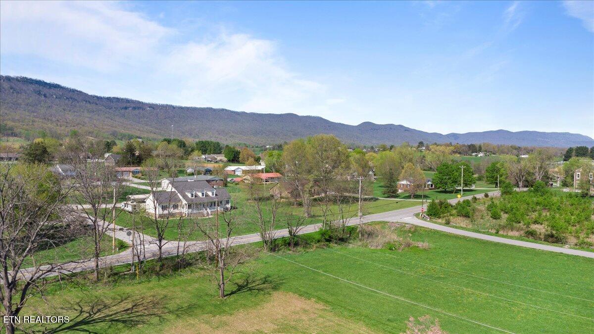 121 E Village Circle, LaFollette