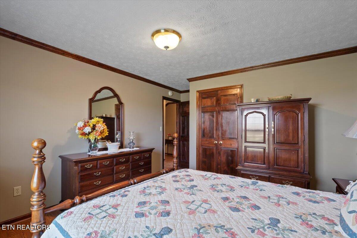 121 E Village Circle, LaFollette