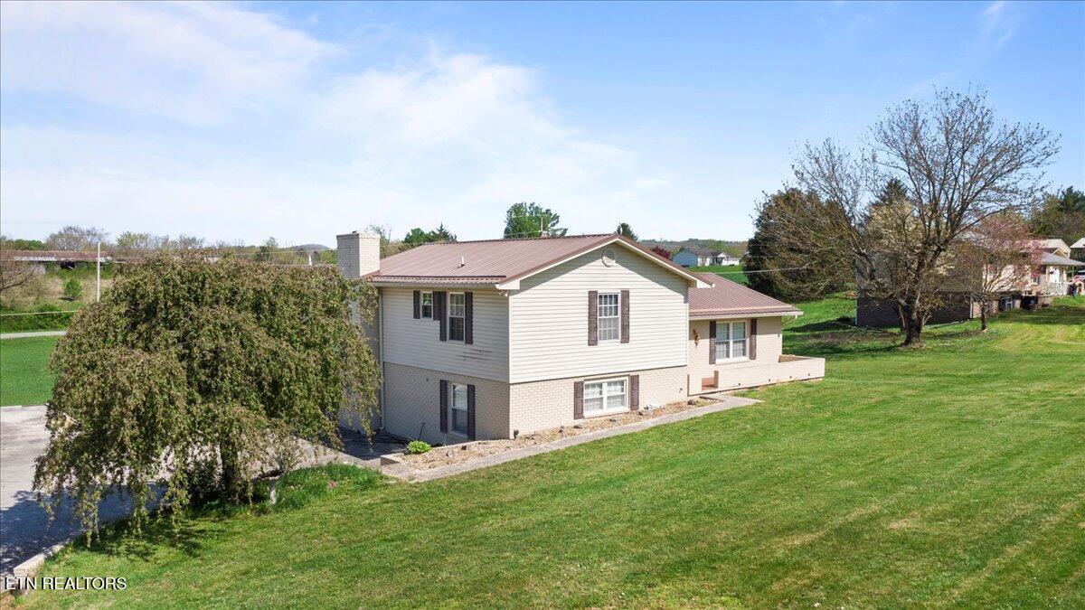 121 E Village Circle, LaFollette