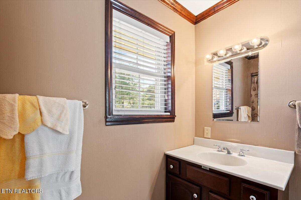 121 E Village Circle, LaFollette