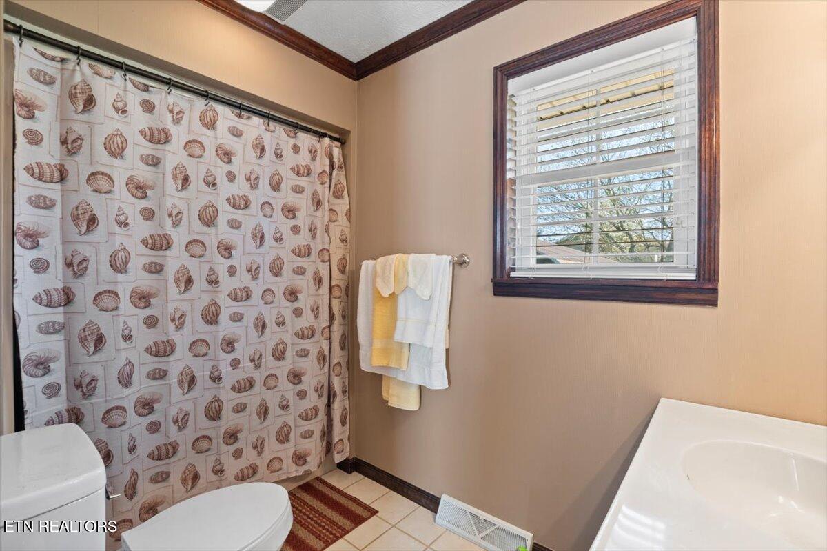 121 E Village Circle, LaFollette