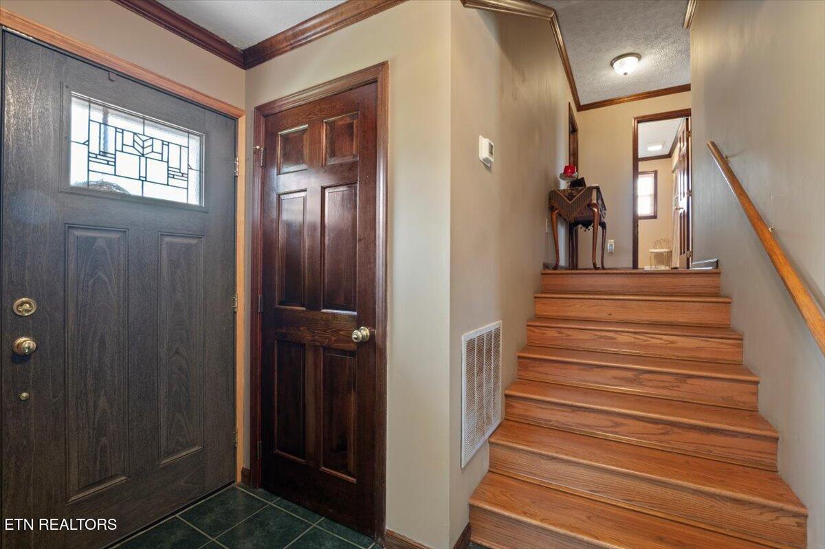 121 E Village Circle, LaFollette