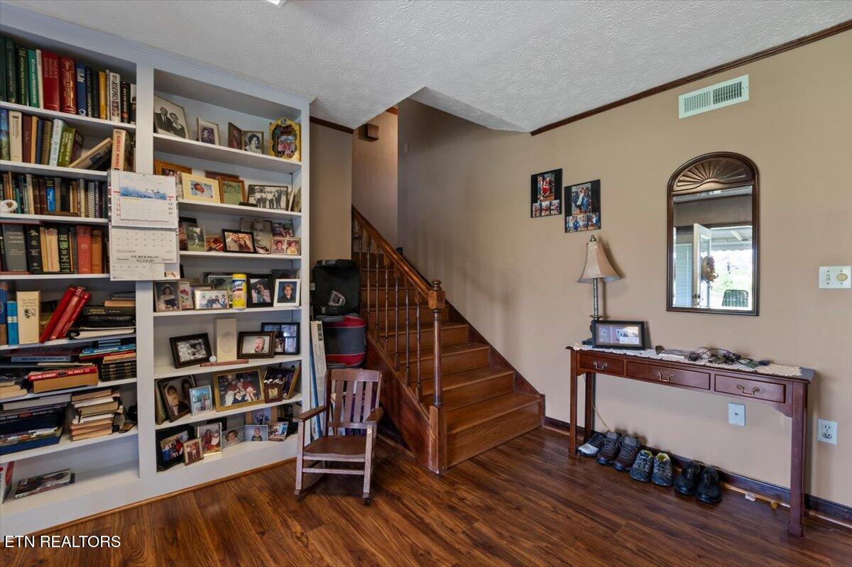 121 E Village Circle, LaFollette