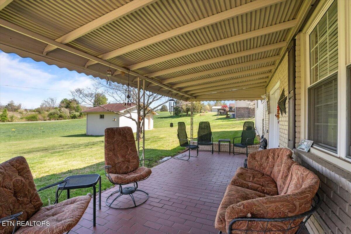 121 E Village Circle, LaFollette