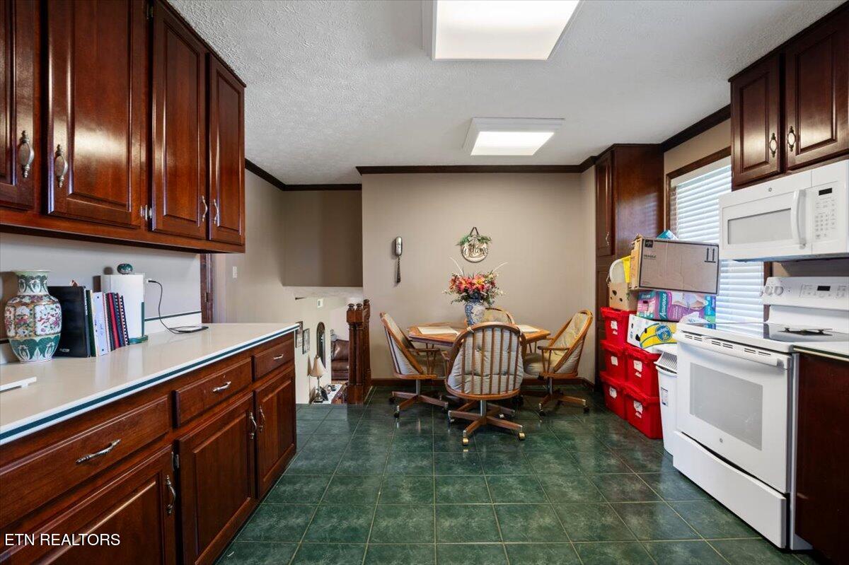 121 E Village Circle, LaFollette