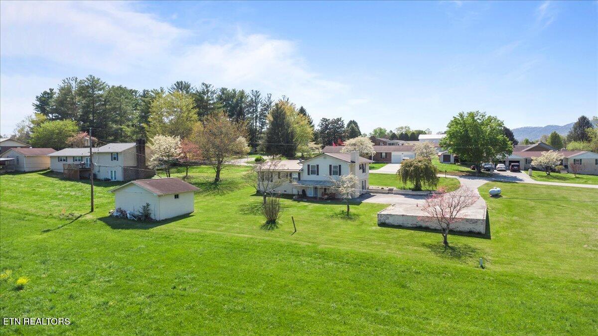 121 E Village Circle, LaFollette