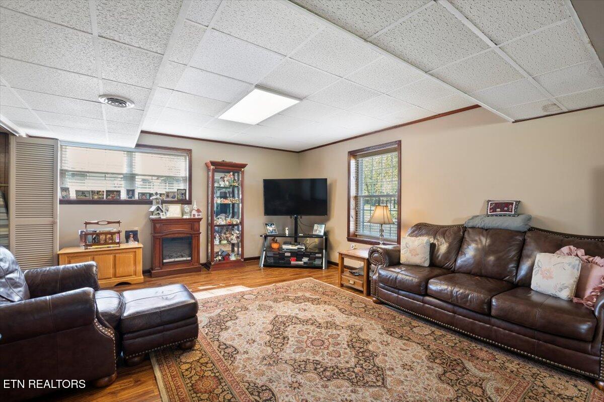 121 E Village Circle, LaFollette