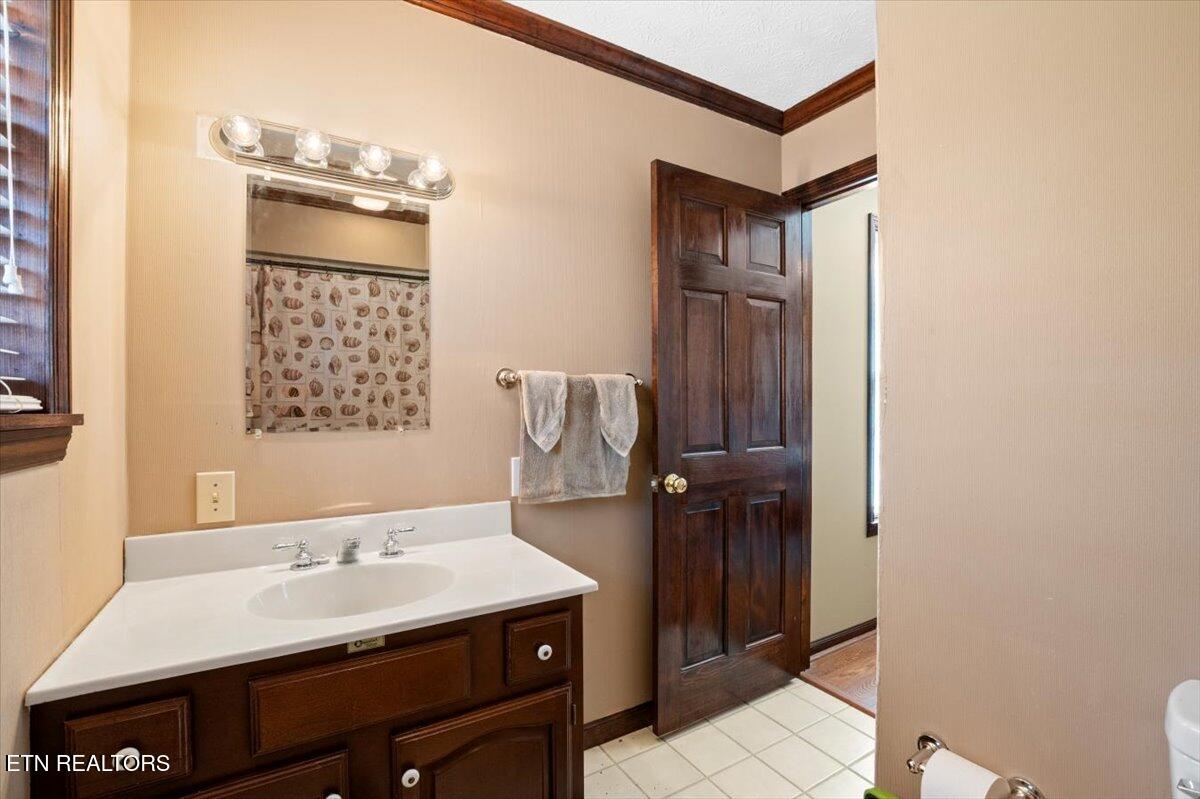 121 E Village Circle, LaFollette