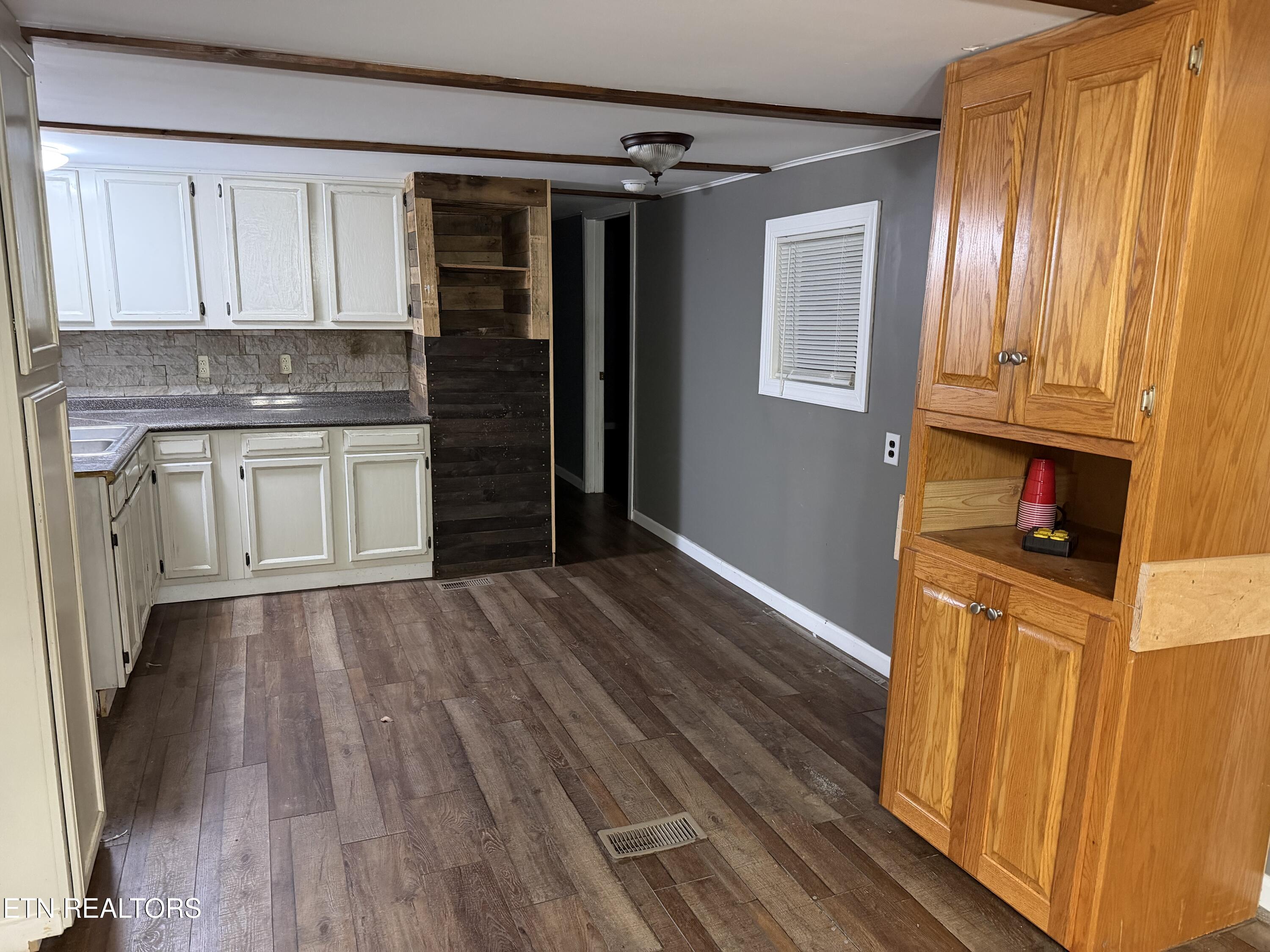 152 Country Way Drive, LaFollette