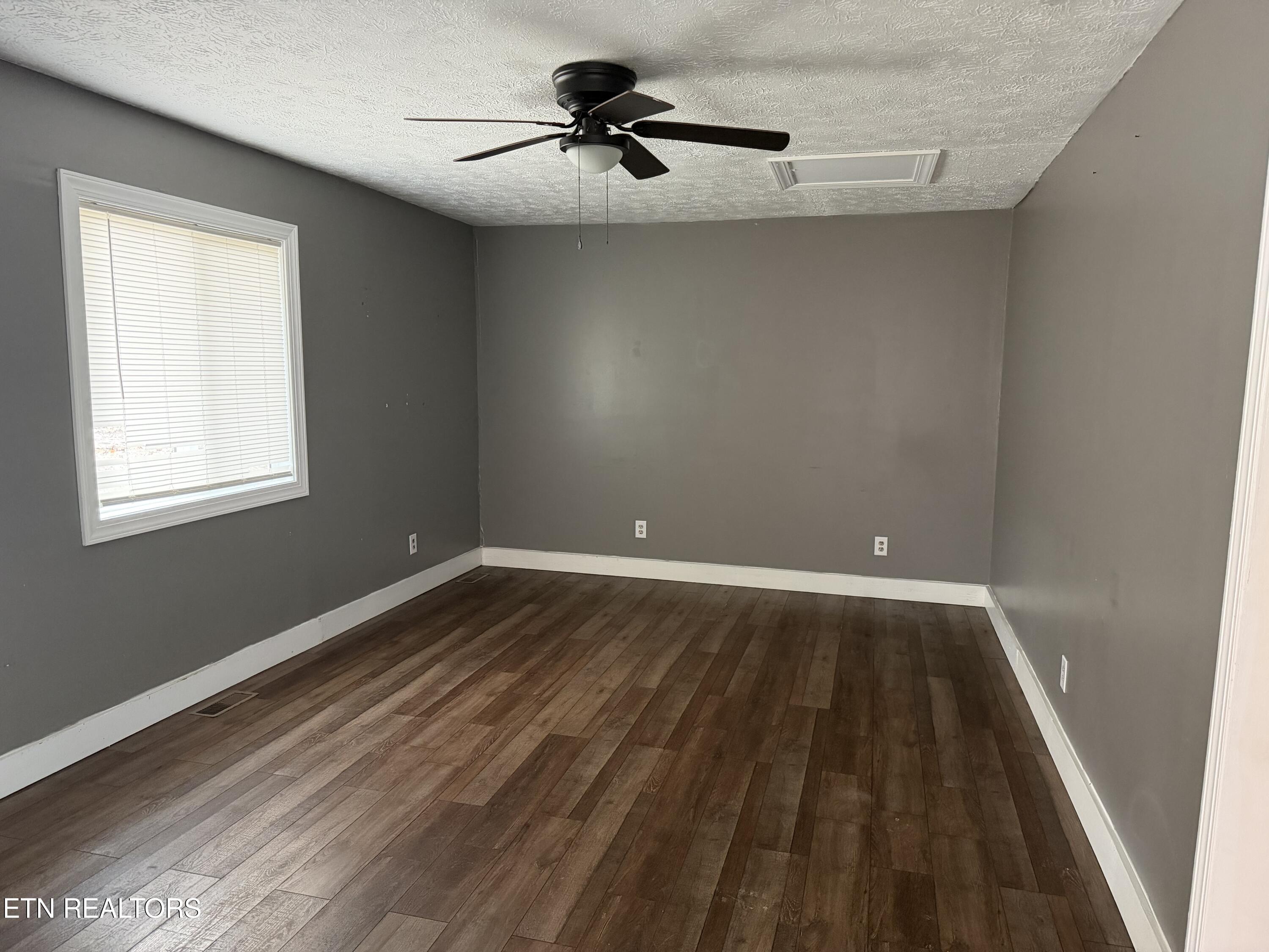 152 Country Way Drive, LaFollette