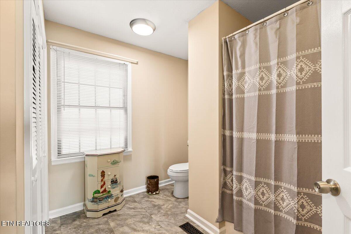 203 Golf Hill Lane, LaFollette