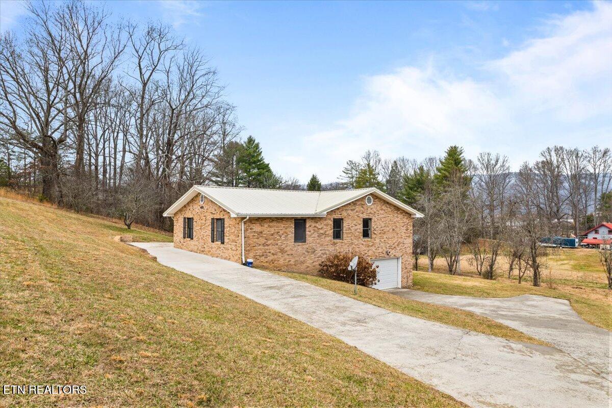 261 Lance Lane, LaFollette