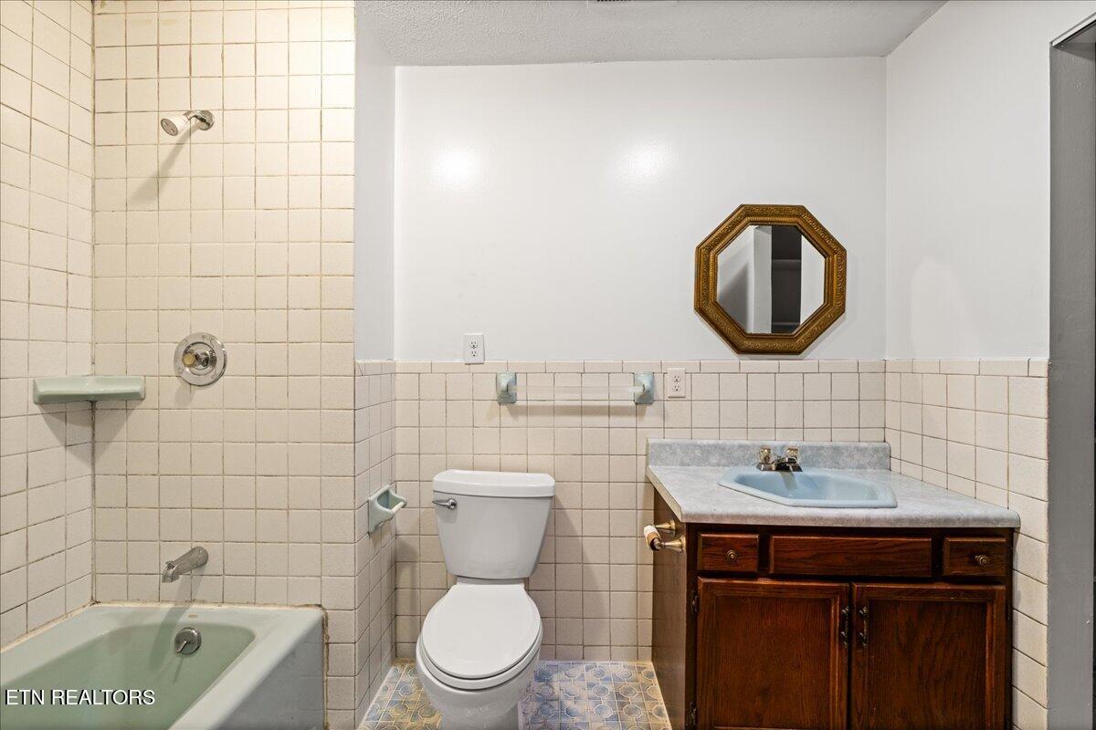 261 Lance Lane, LaFollette