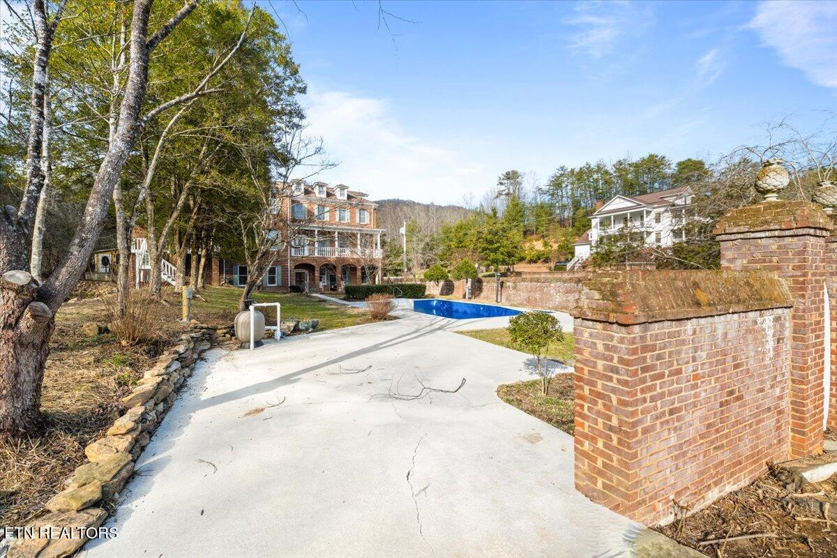 145 Hope Lane, LaFollette