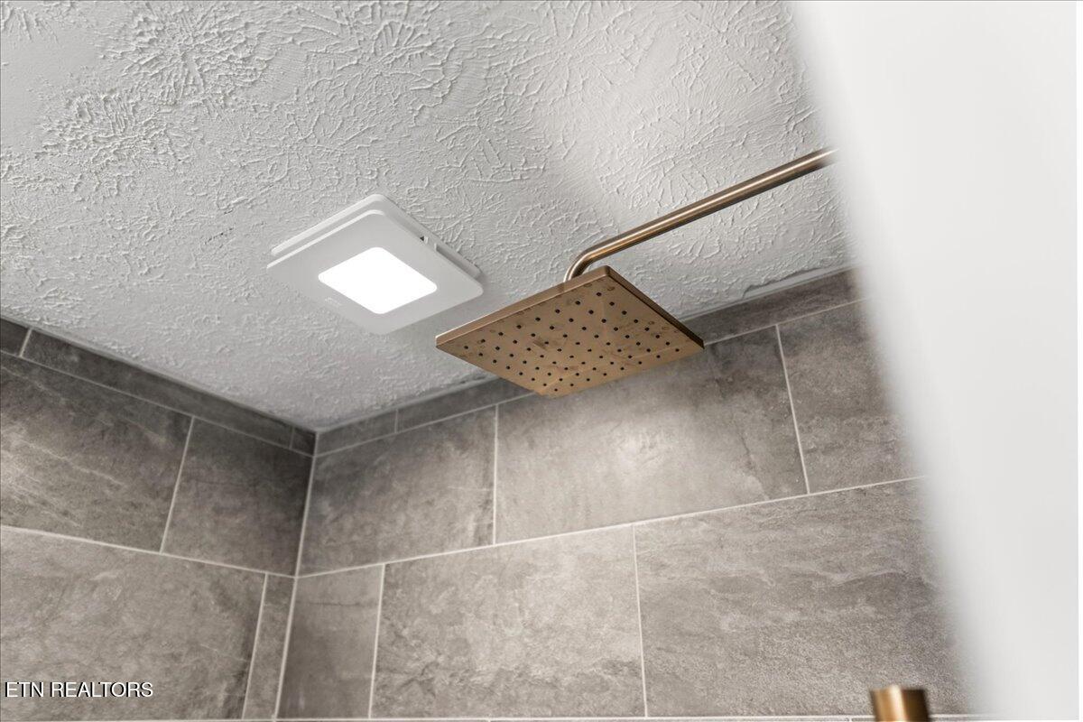 124 Blue Drive, LaFollette