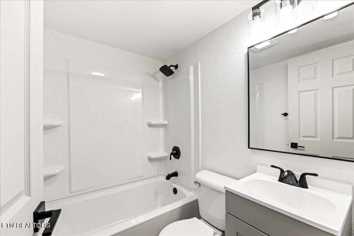 124 Blue Drive, LaFollette