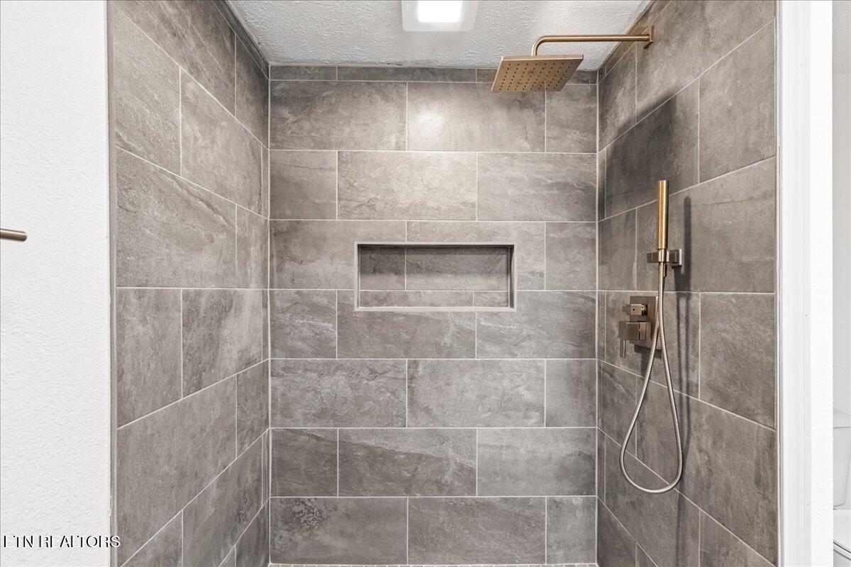 124 Blue Drive, LaFollette