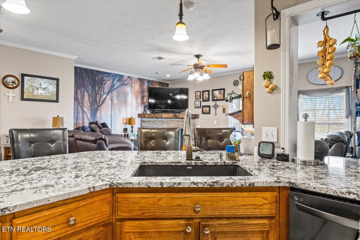 1048 Deerfield Way, LaFollette