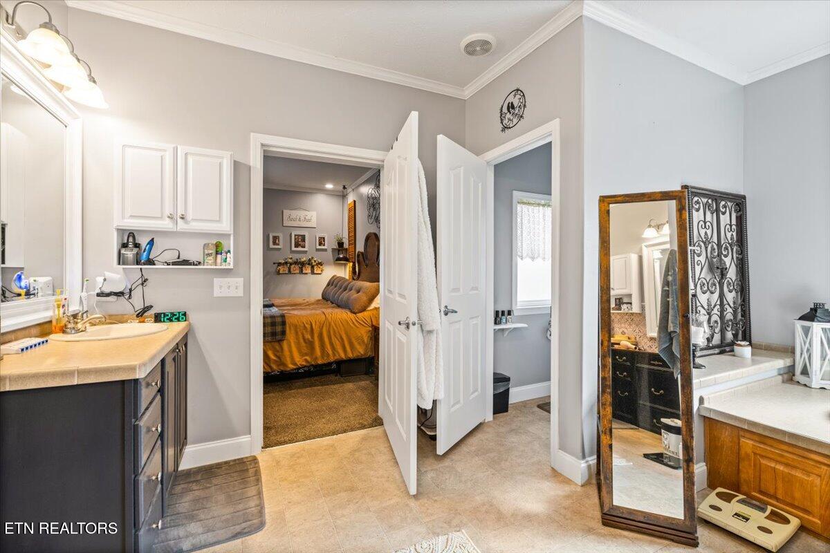 1048 Deerfield Way, LaFollette