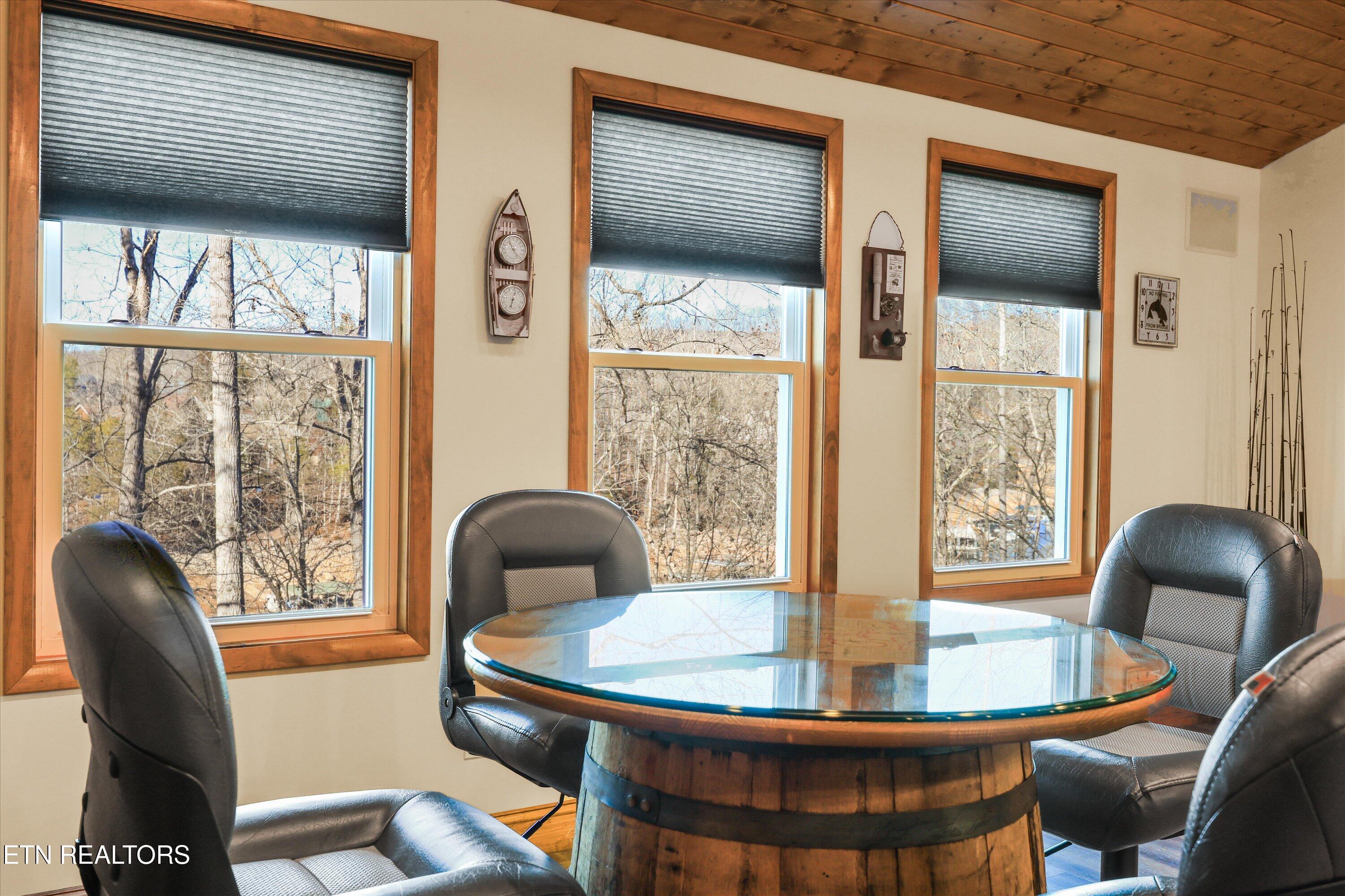 845 Yoakum Hollow Rd