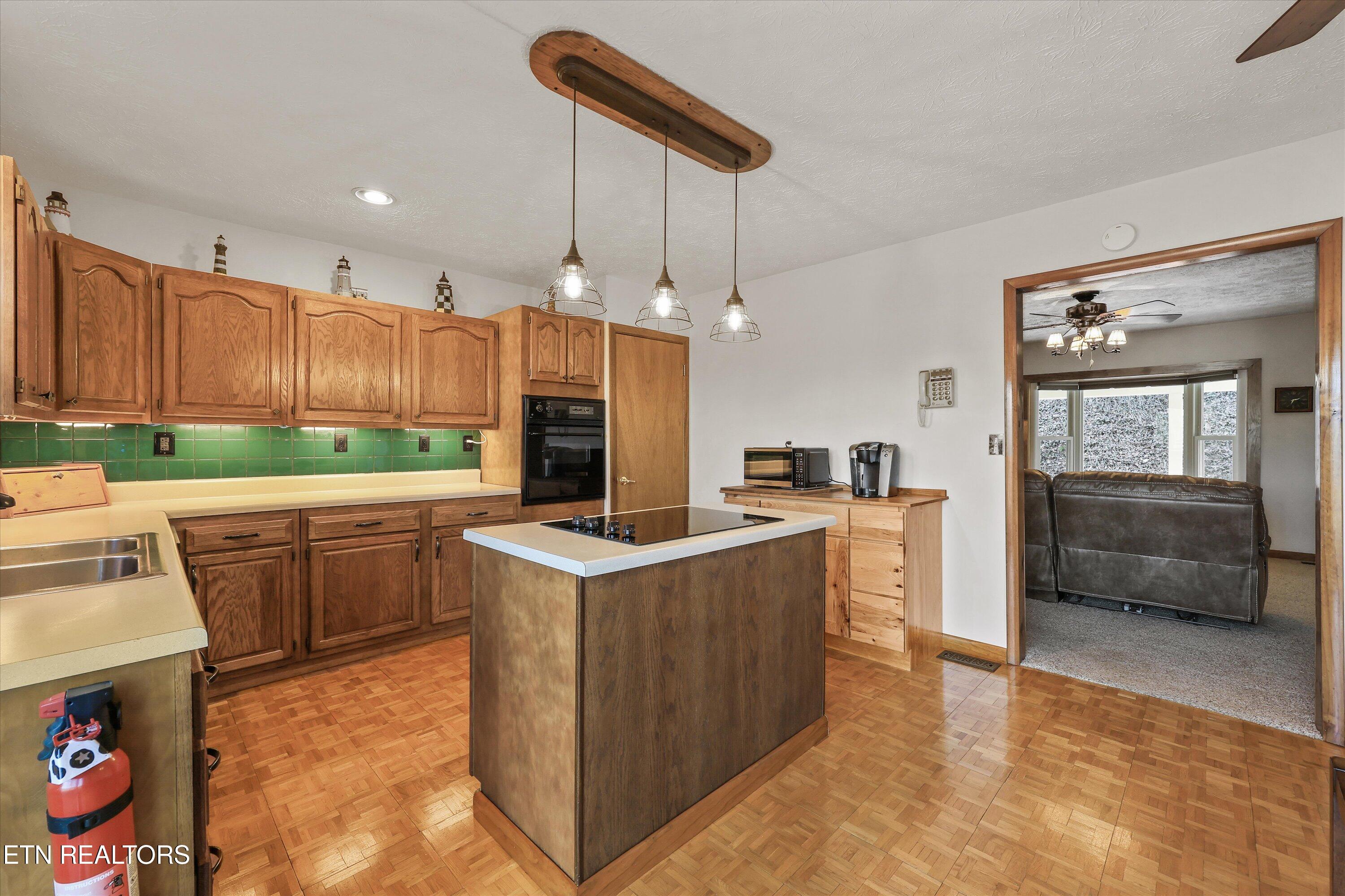 845 Yoakum Hollow Rd