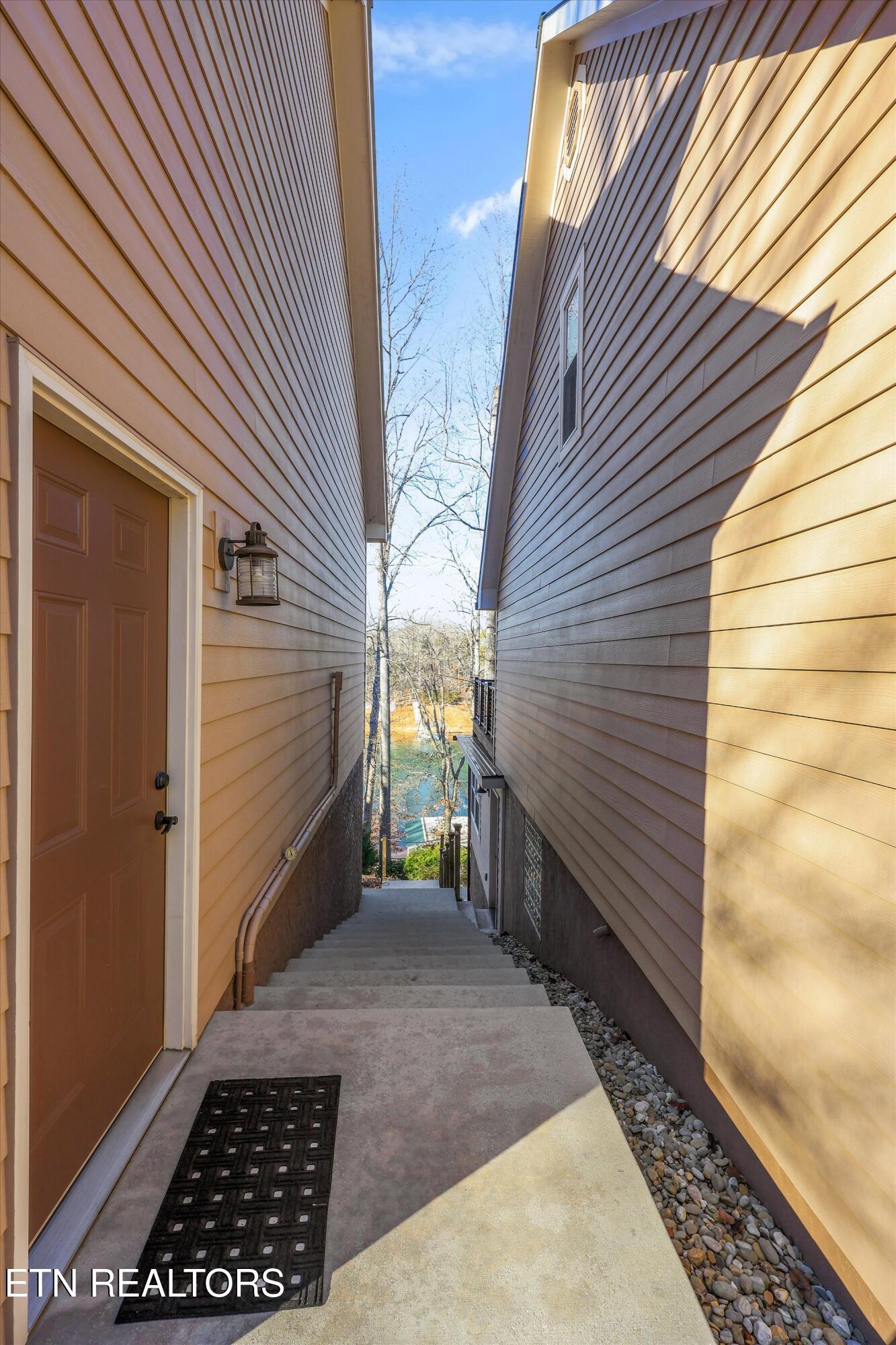 845 Yoakum Hollow Rd