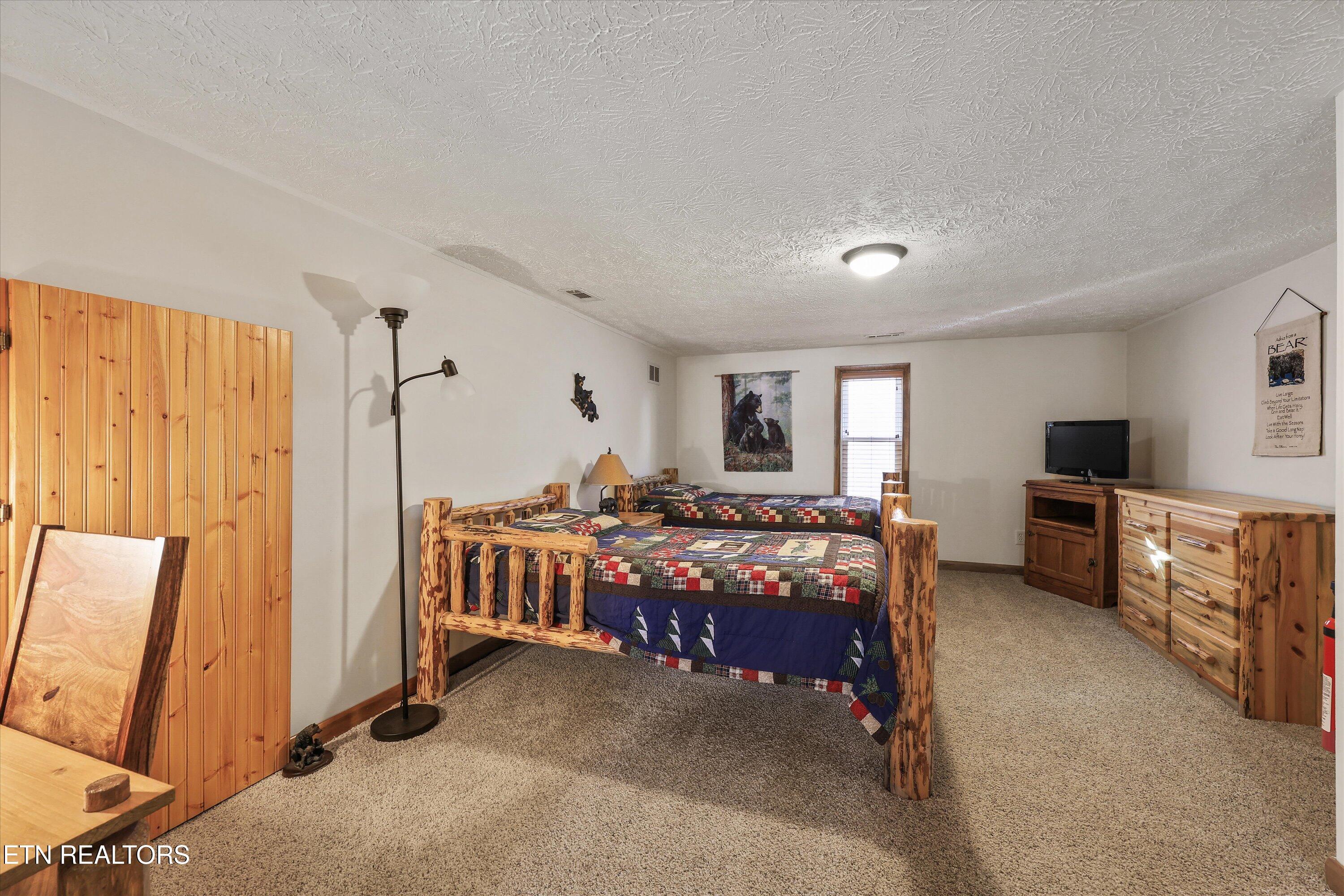 845 Yoakum Hollow Rd