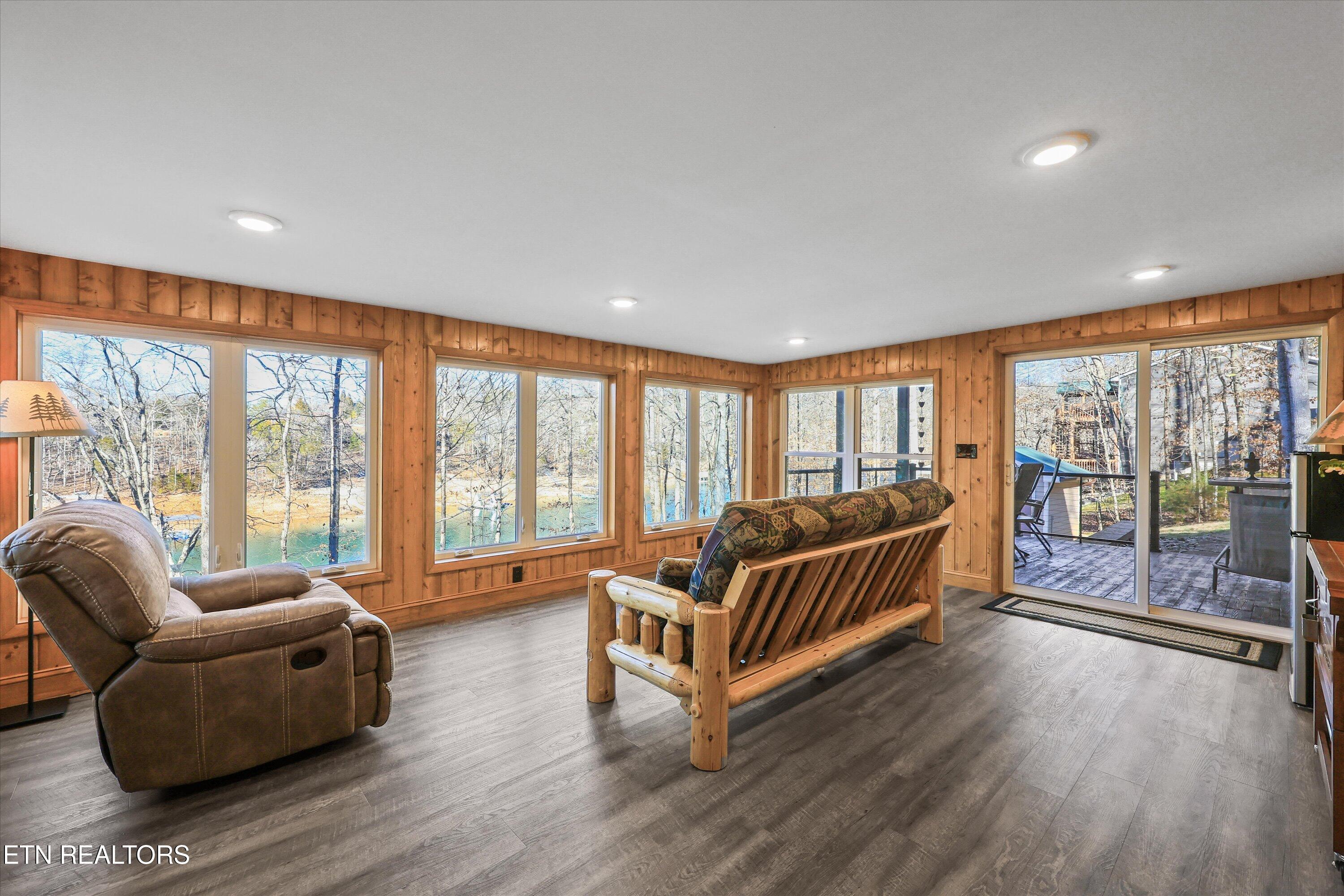 845 Yoakum Hollow Rd