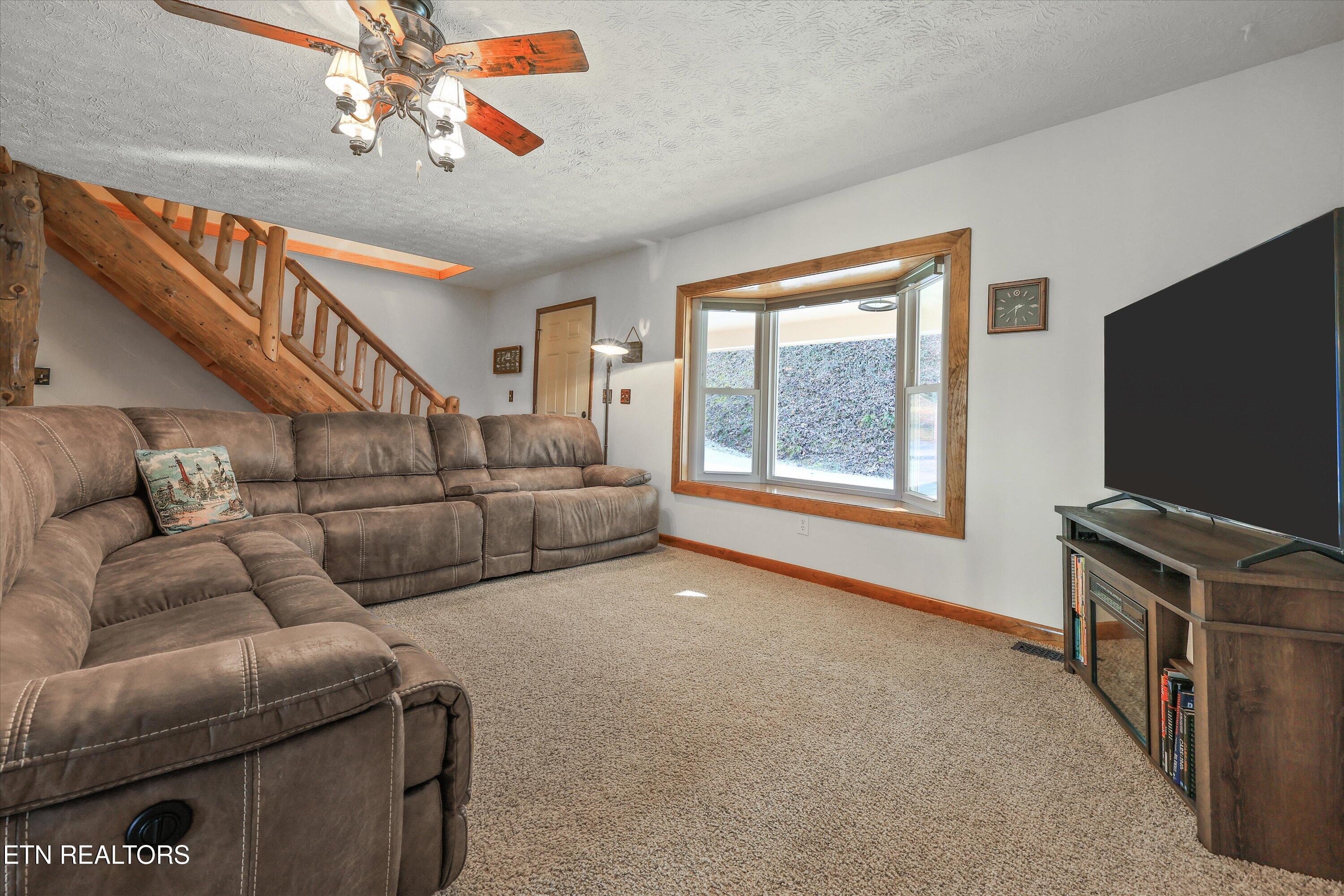 845 Yoakum Hollow Rd