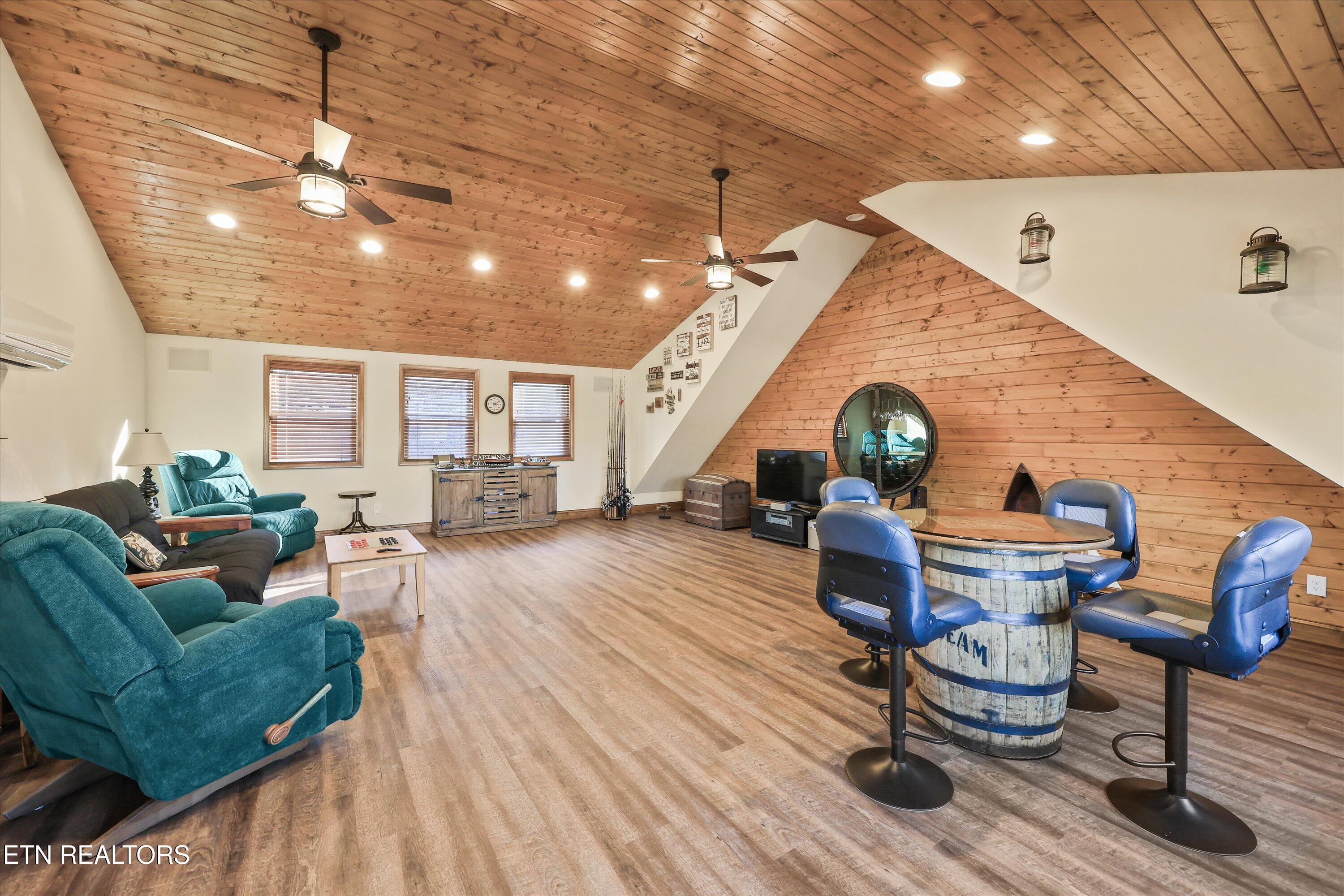 845 Yoakum Hollow Rd