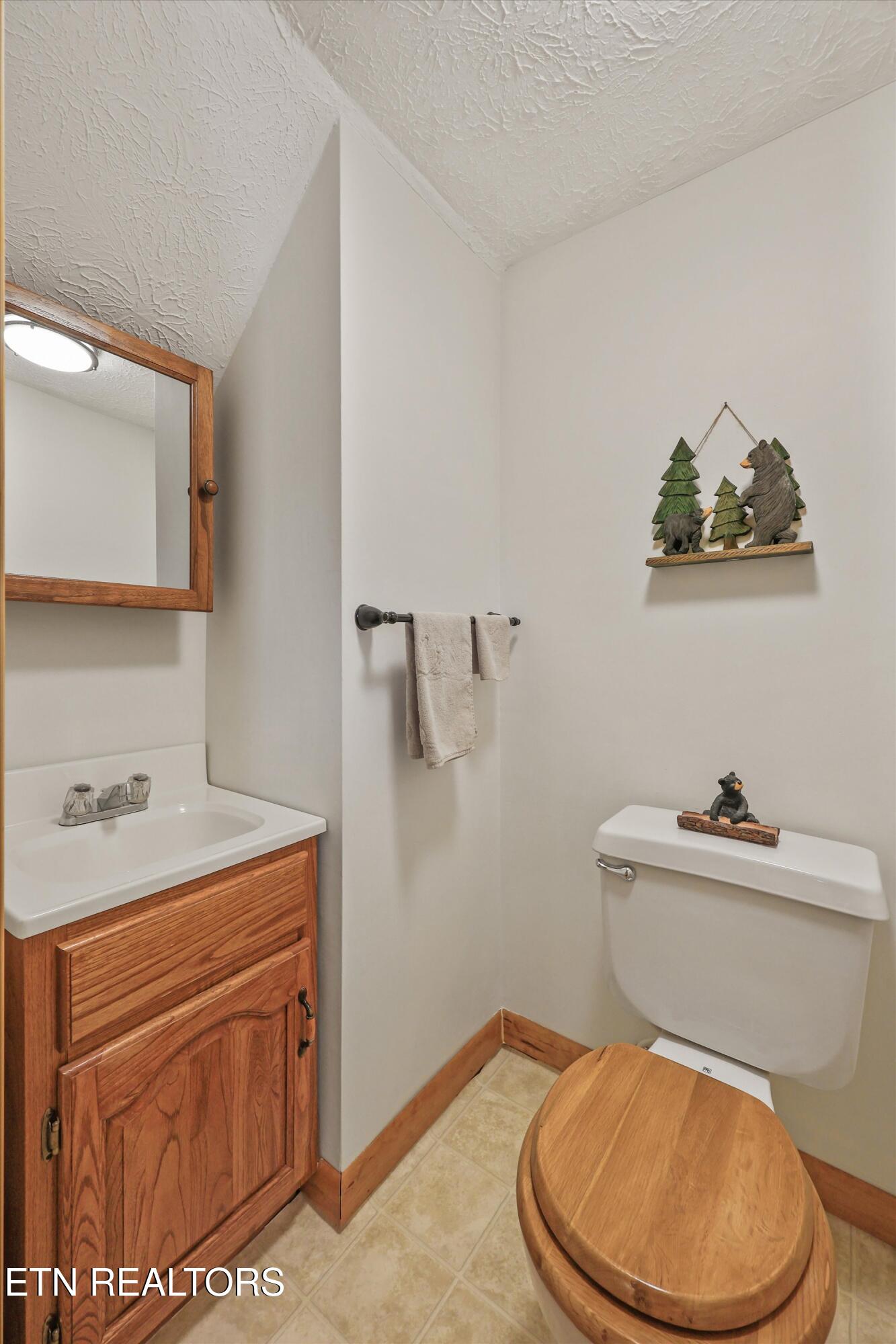 845 Yoakum Hollow Rd