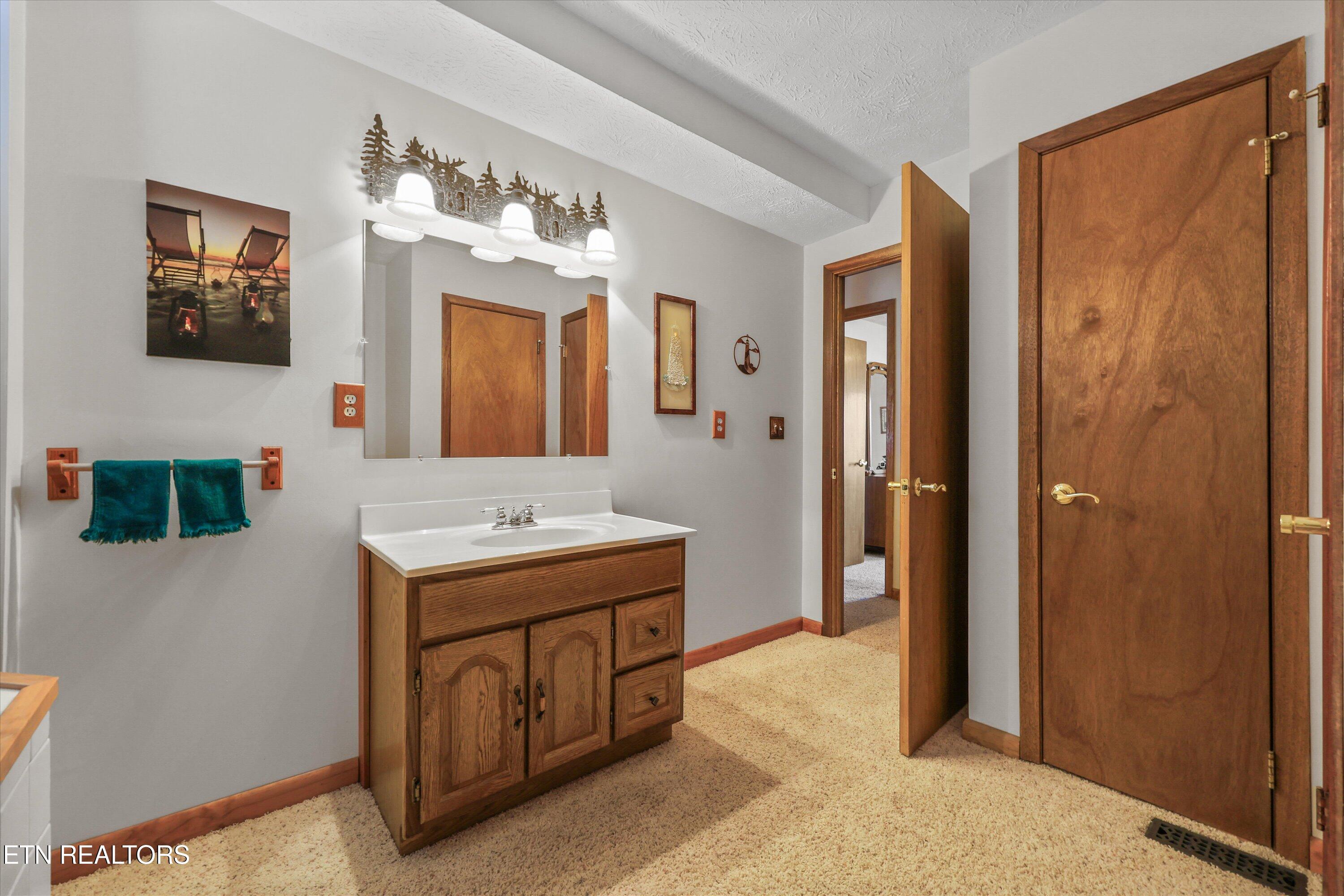 845 Yoakum Hollow Rd