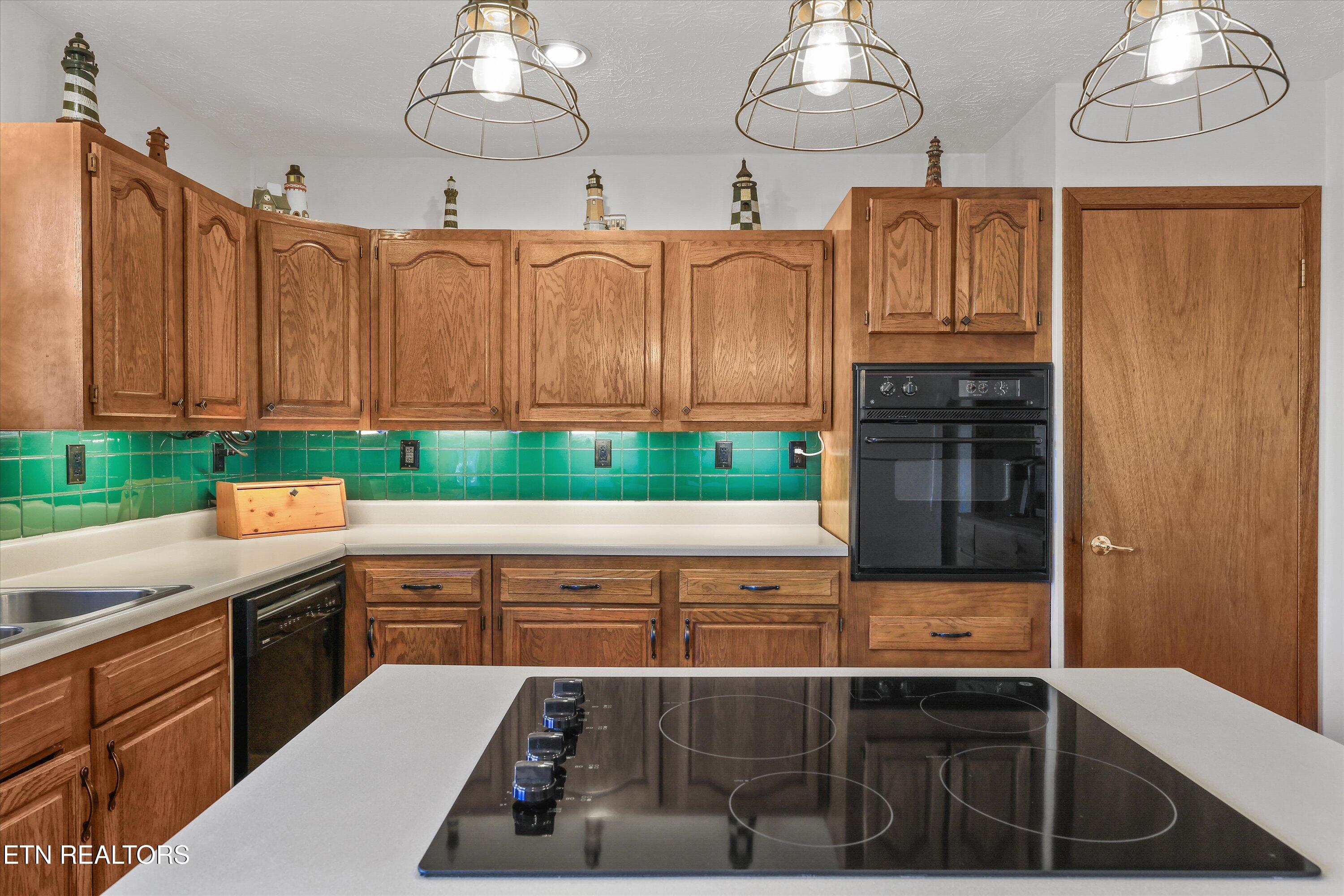 845 Yoakum Hollow Rd