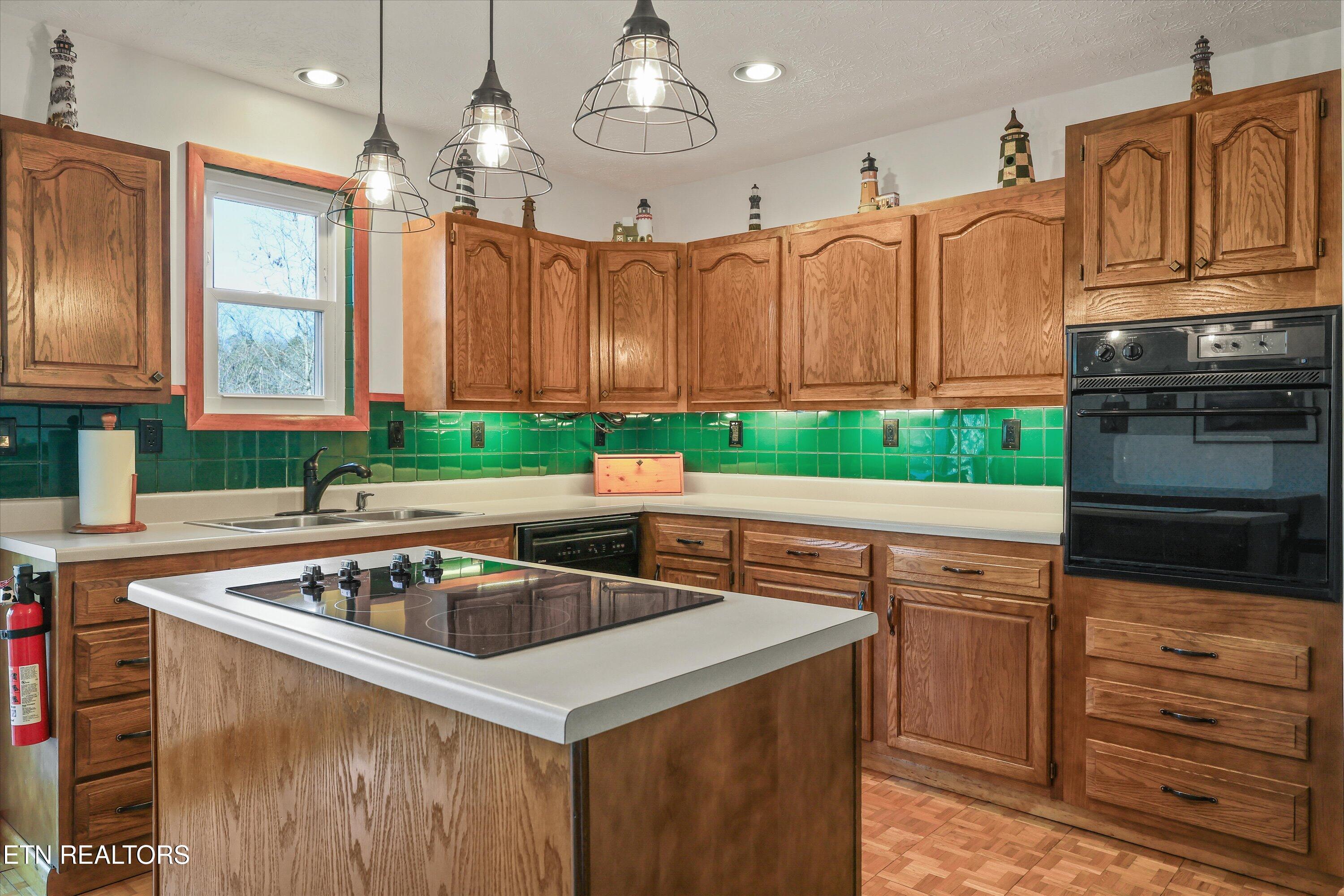 845 Yoakum Hollow Rd