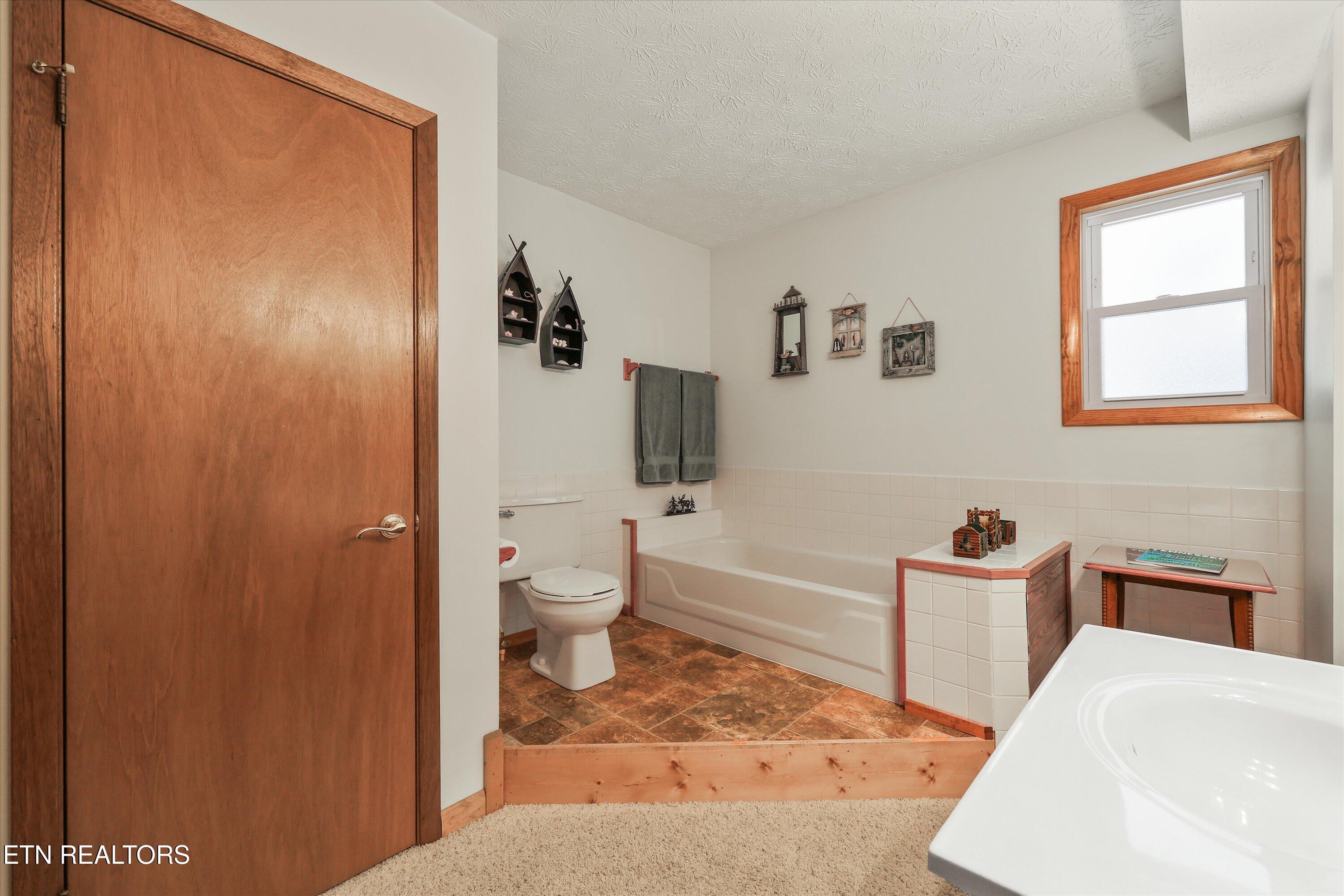 845 Yoakum Hollow Rd