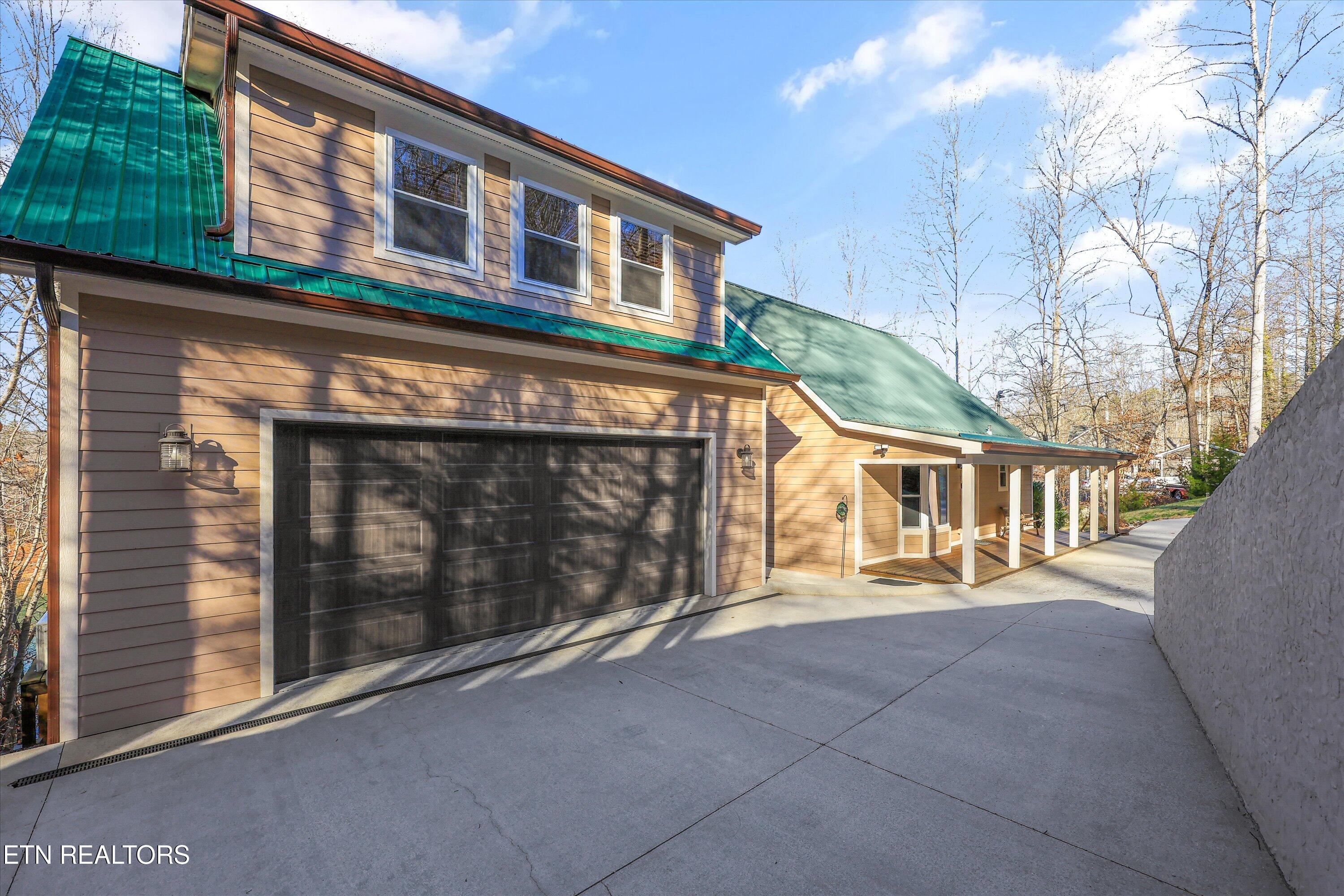 845 Yoakum Hollow Rd