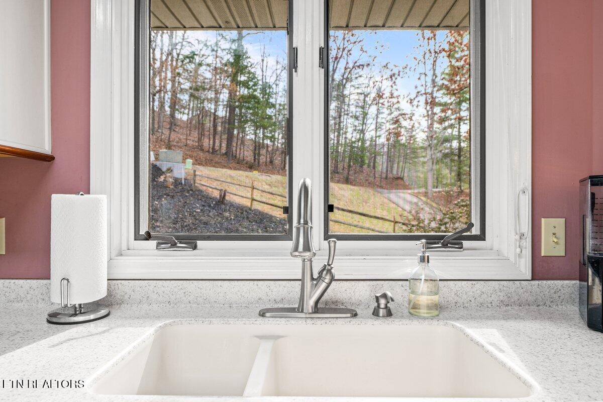 639 Deerwood Lane, LaFollette