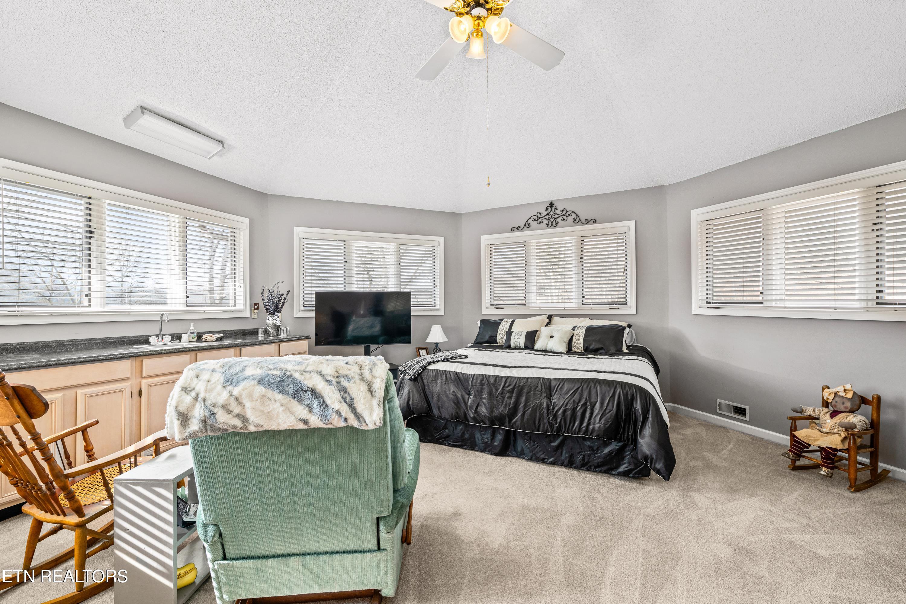 639 Deerwood Lane, LaFollette