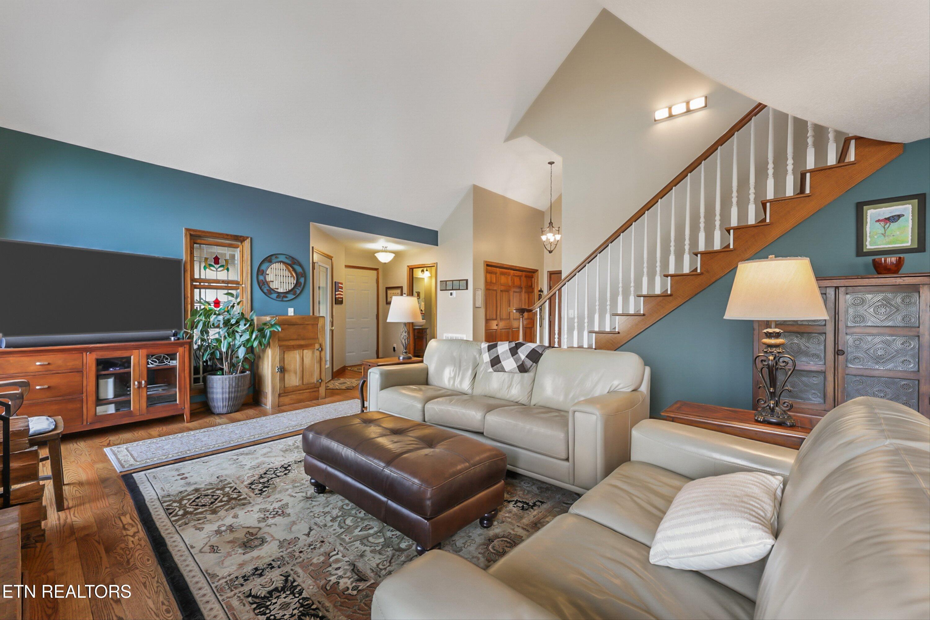 891 Yoakum Hollow Rd