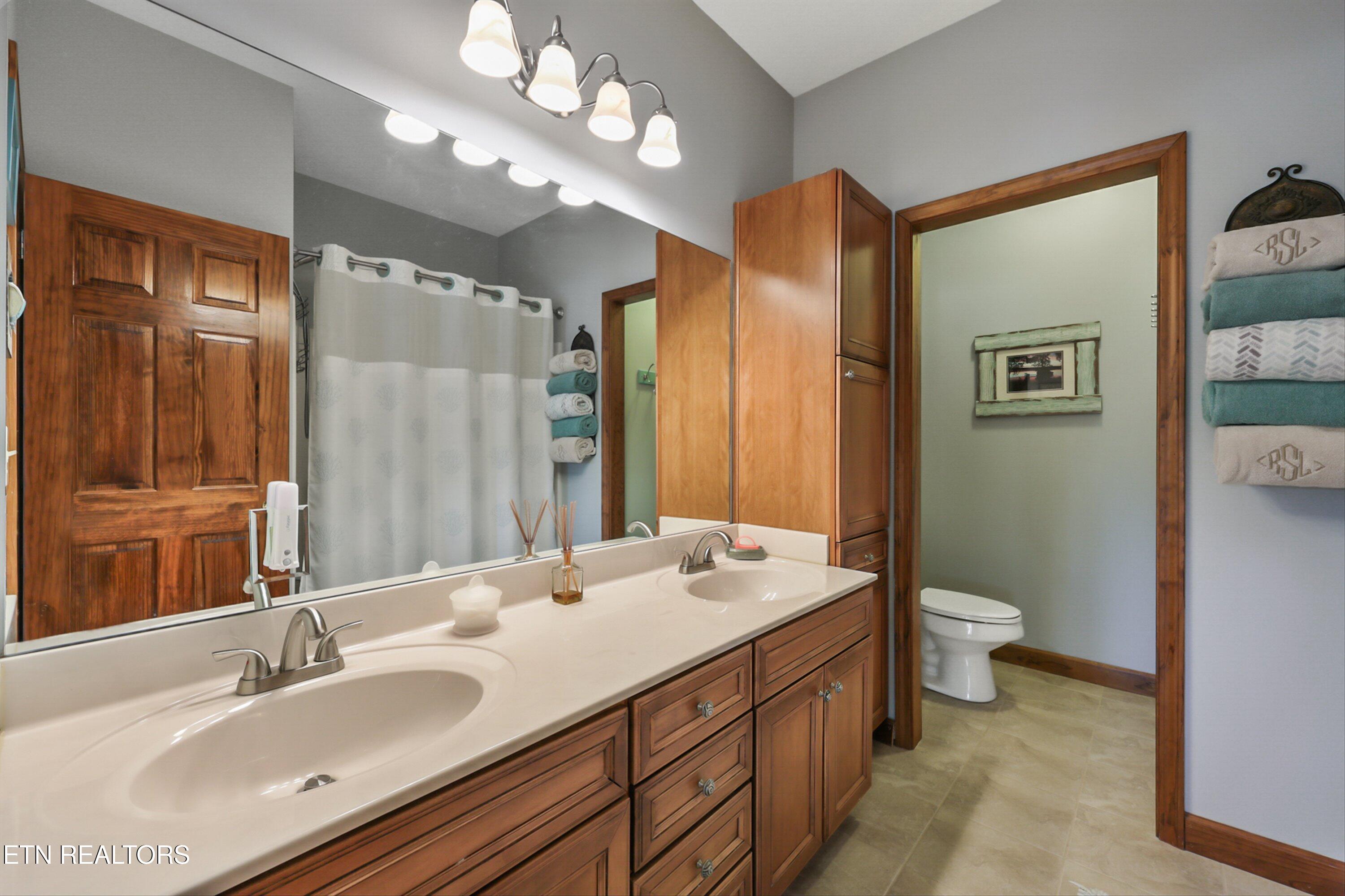 891 Yoakum Hollow Rd