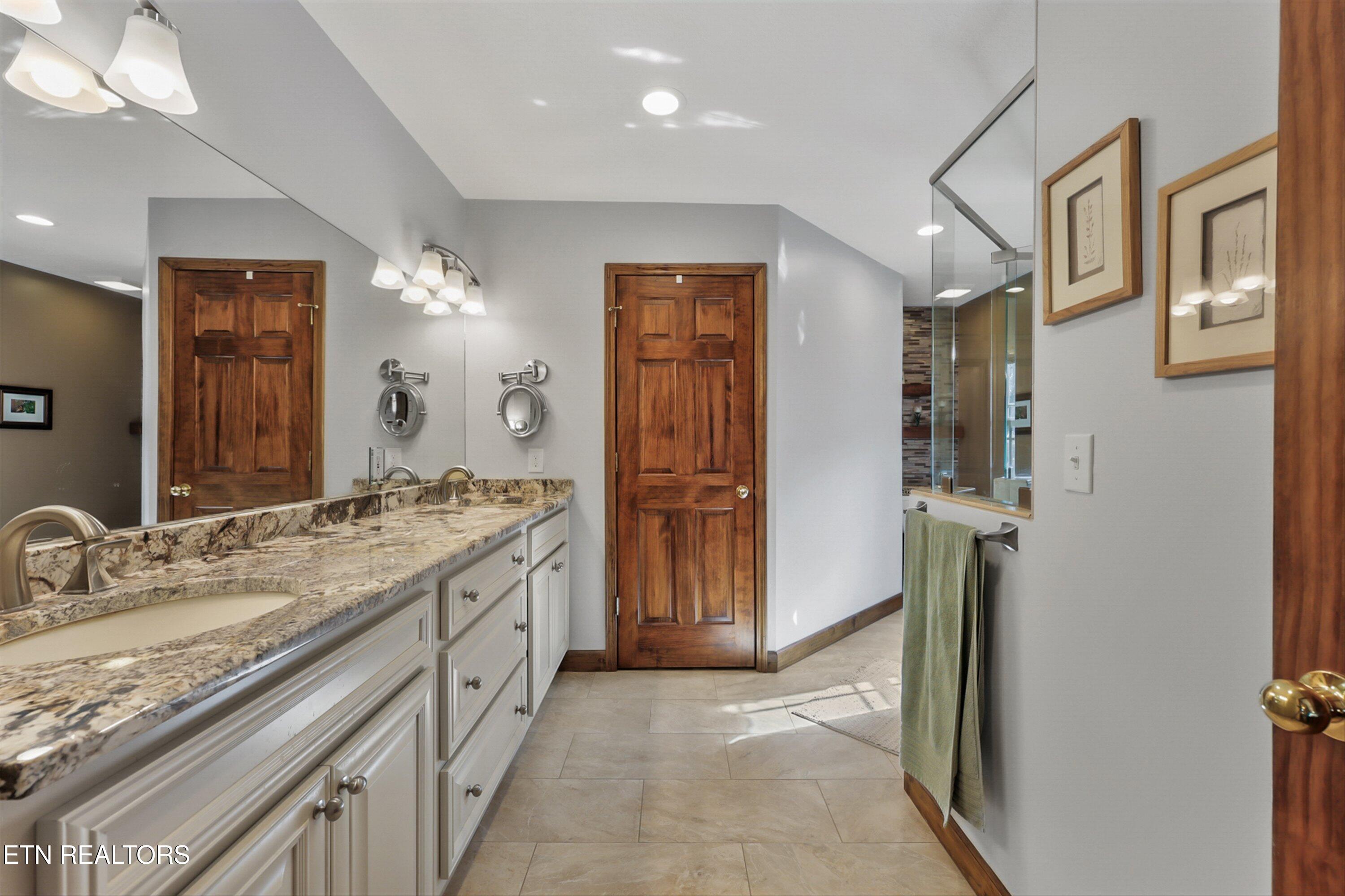 891 Yoakum Hollow Rd