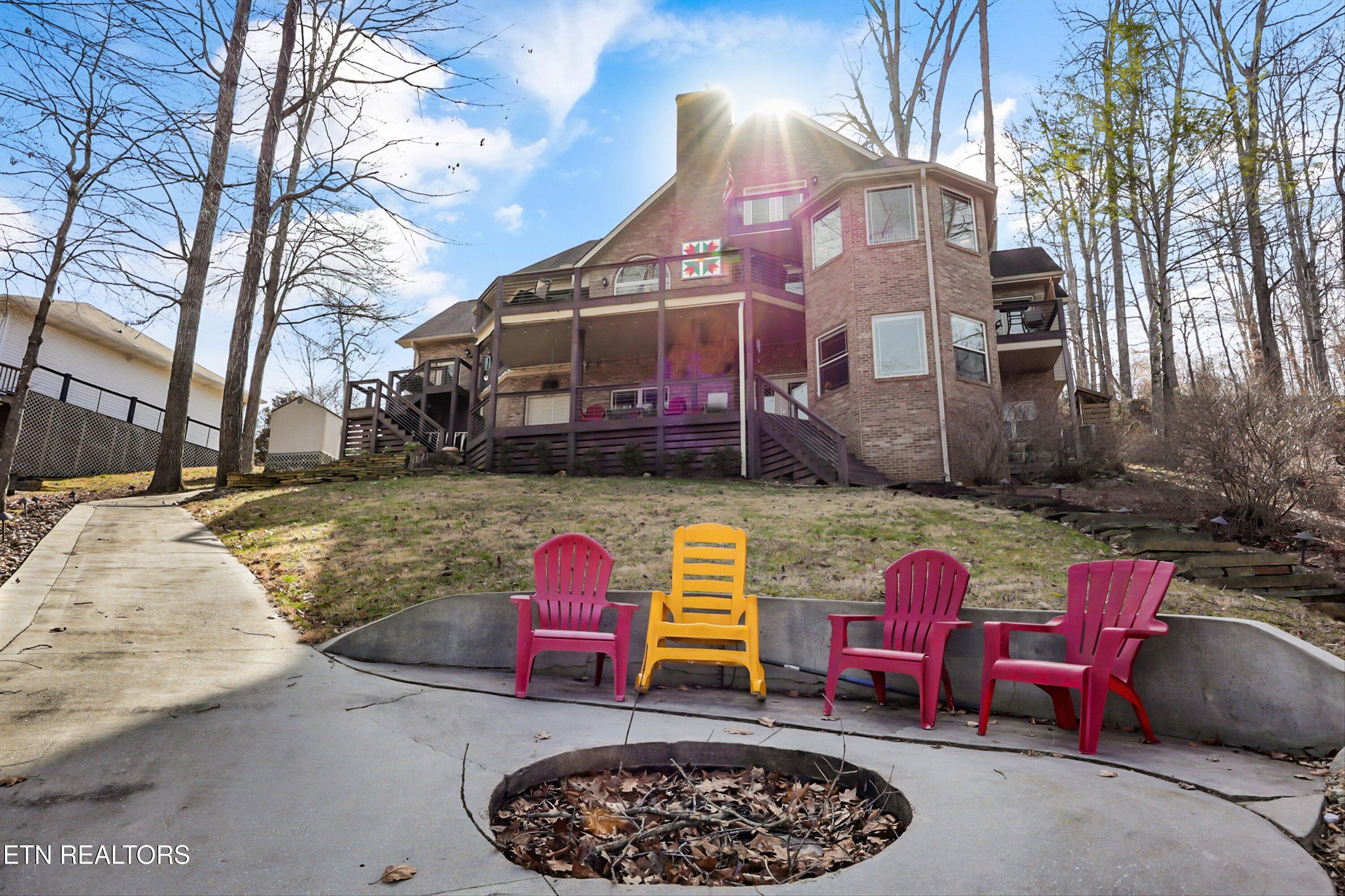 891 Yoakum Hollow Rd