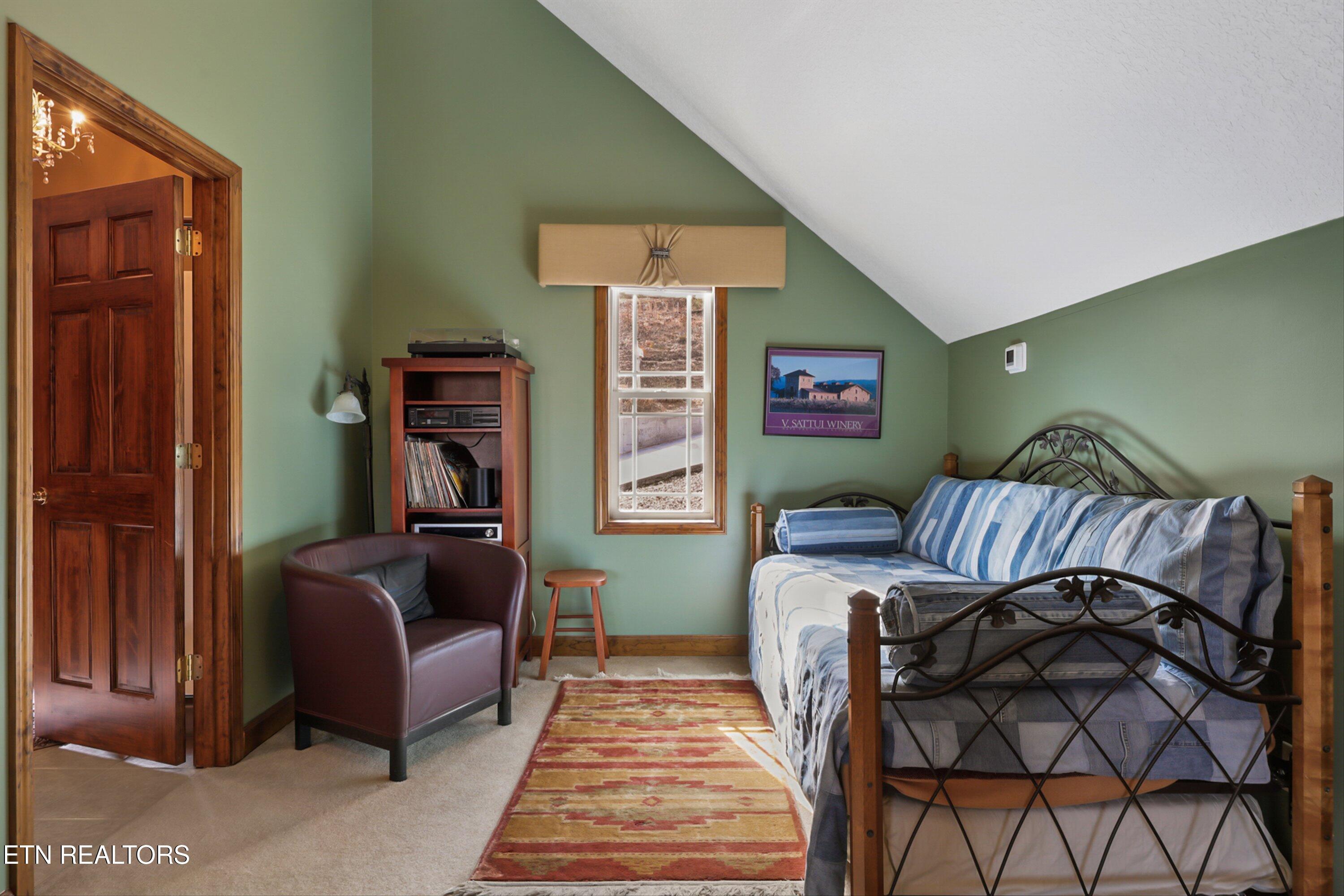 891 Yoakum Hollow Rd