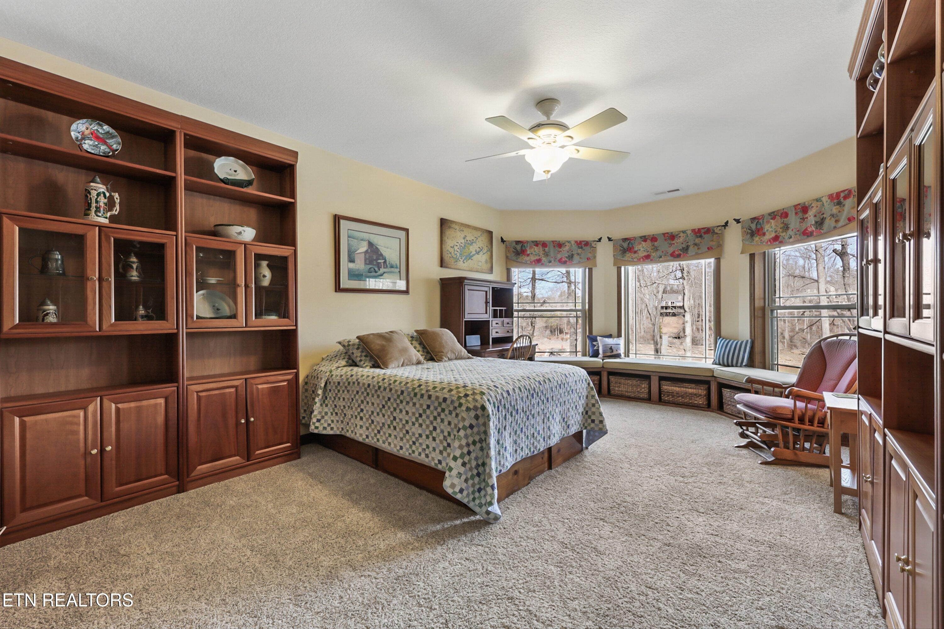 891 Yoakum Hollow Rd