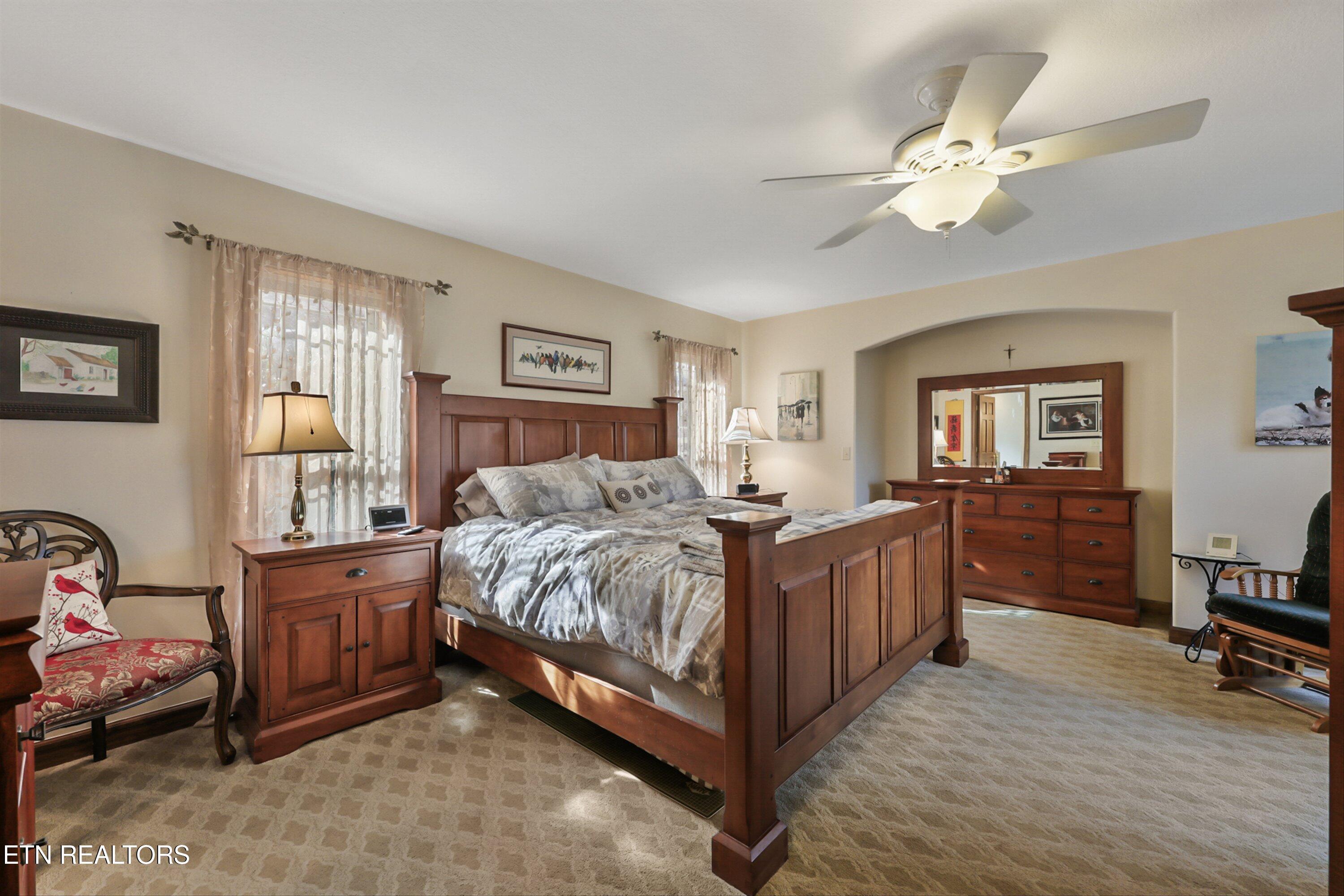 891 Yoakum Hollow Rd