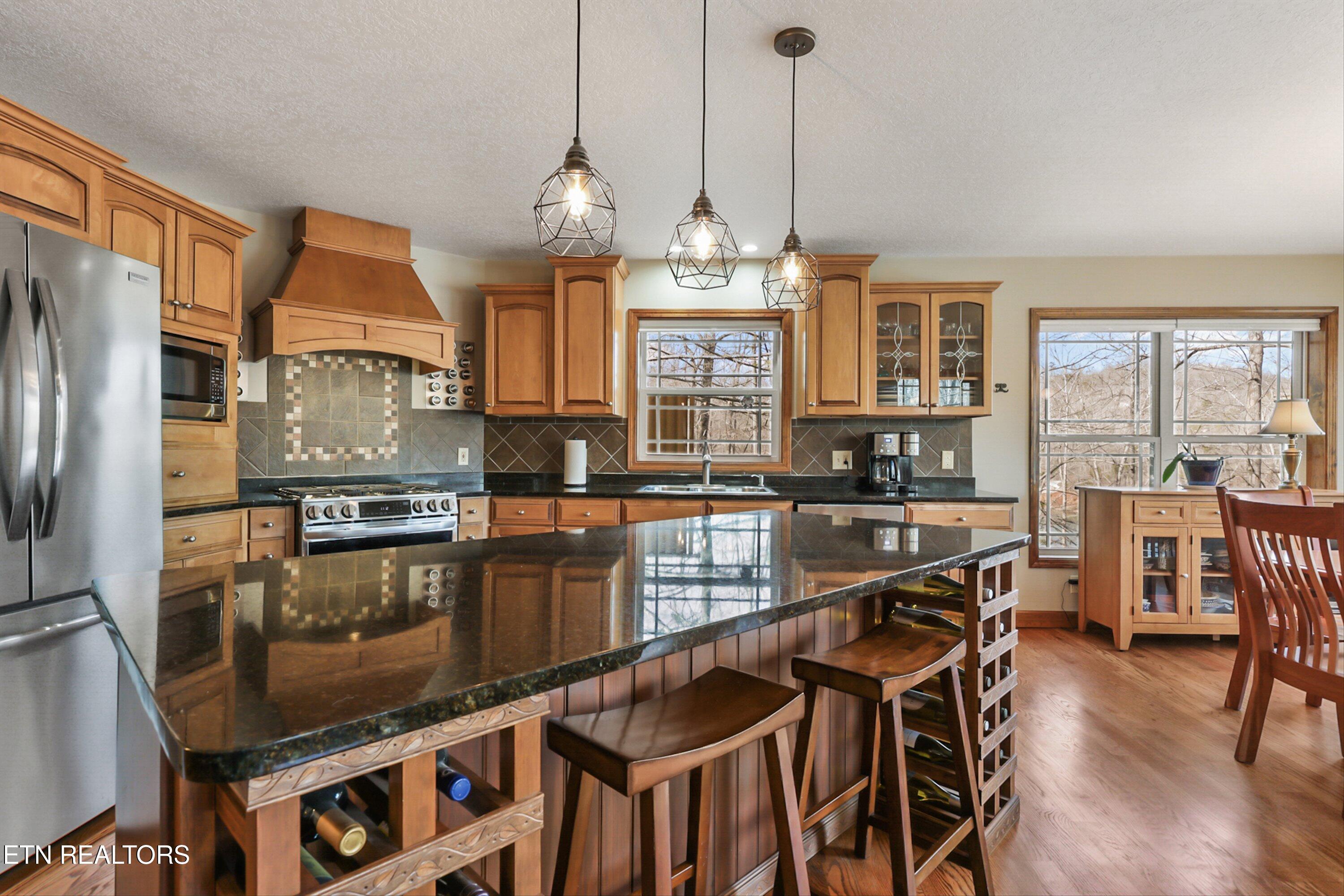 891 Yoakum Hollow Rd