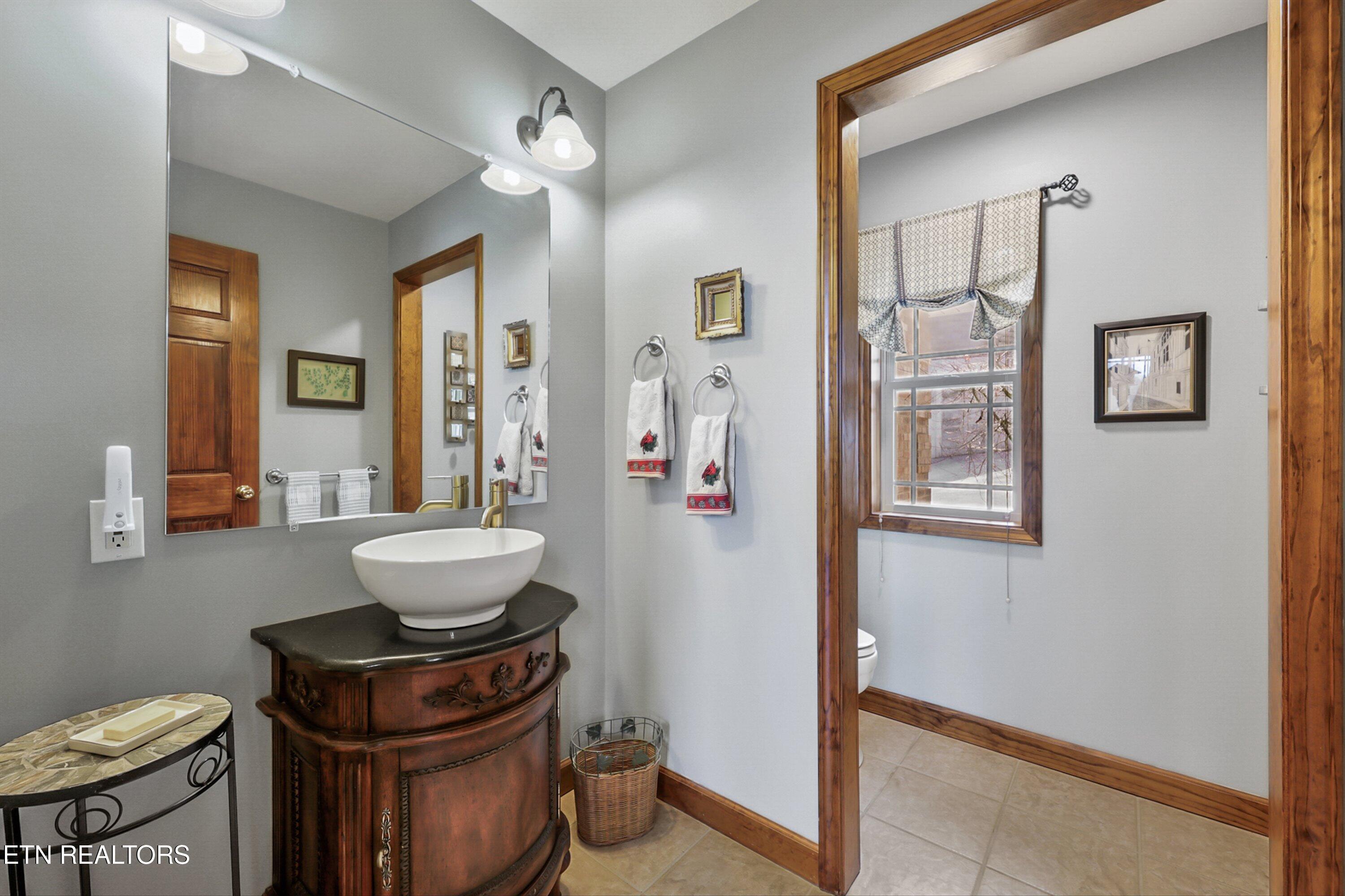 891 Yoakum Hollow Rd