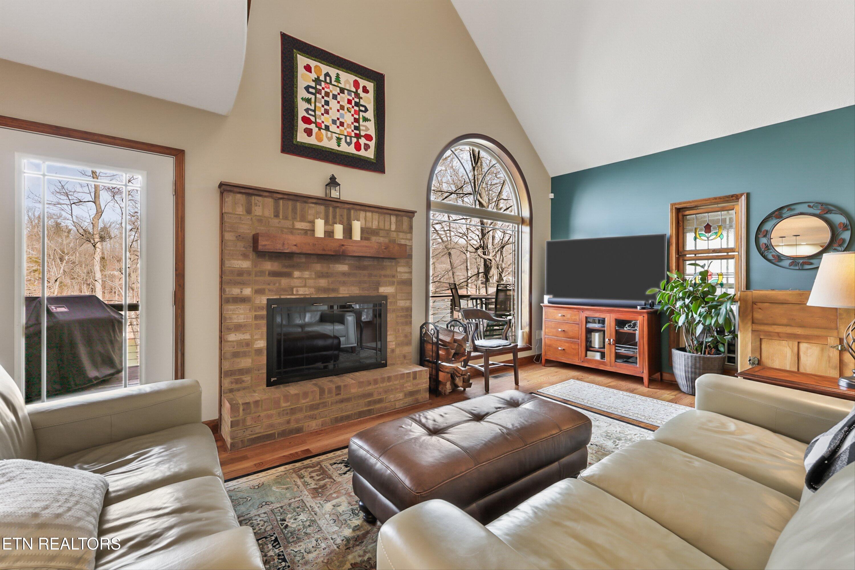 891 Yoakum Hollow Rd