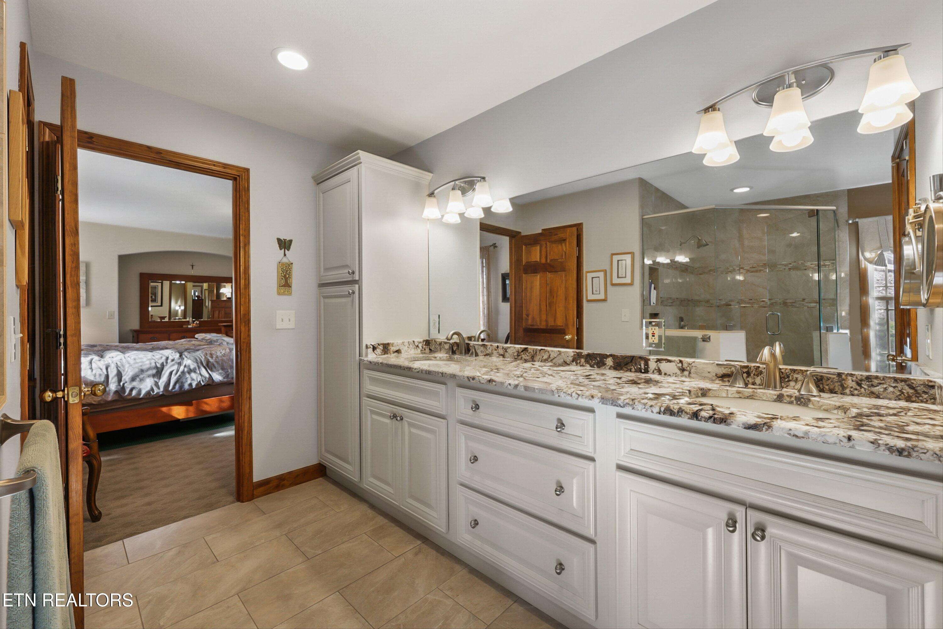 891 Yoakum Hollow Rd