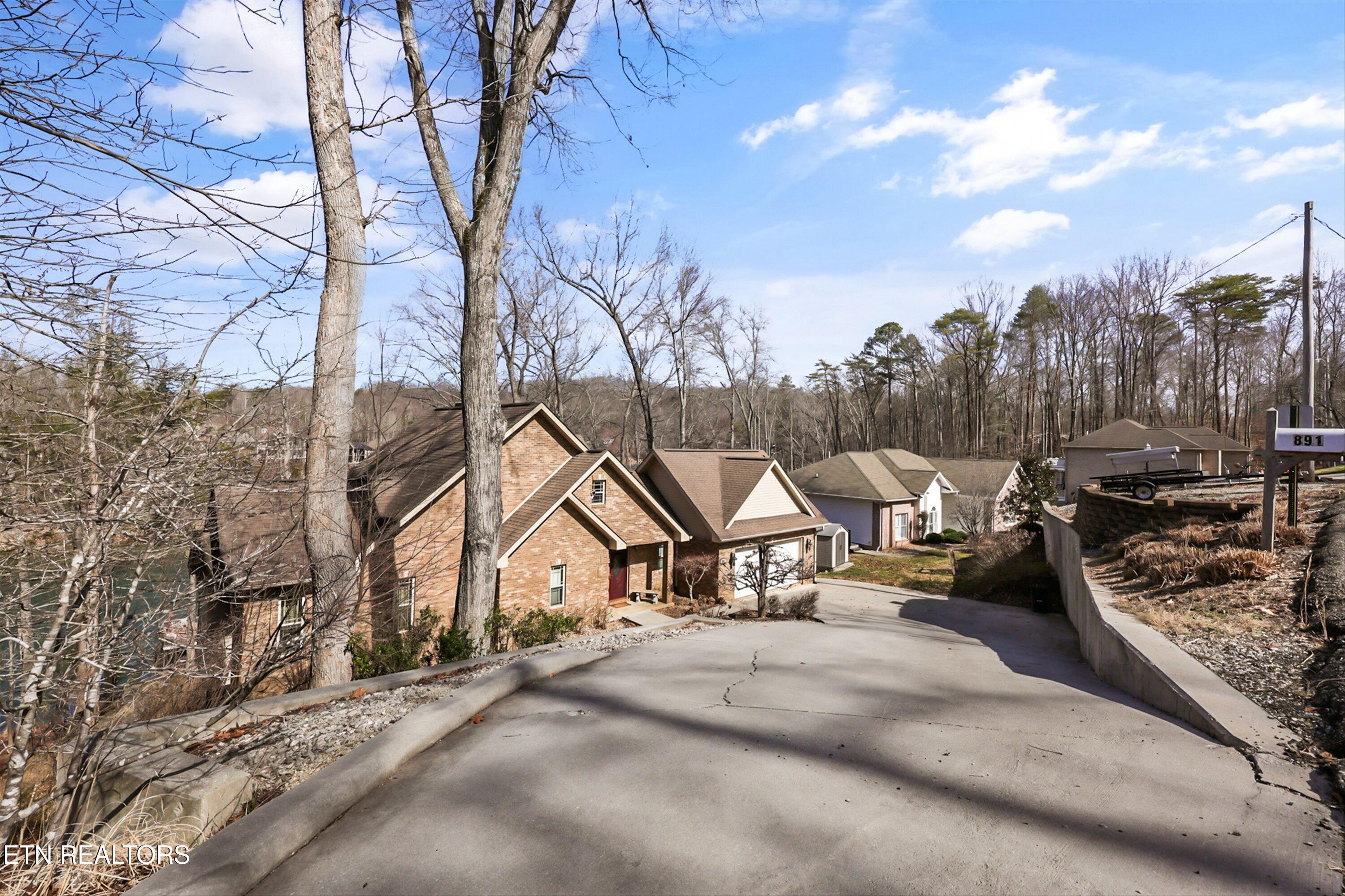 891 Yoakum Hollow Rd